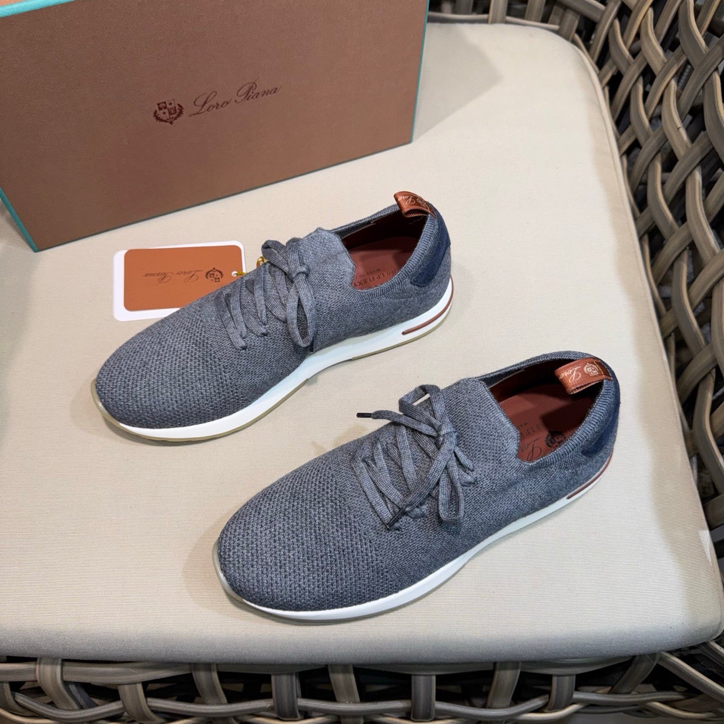 LP Sneakers