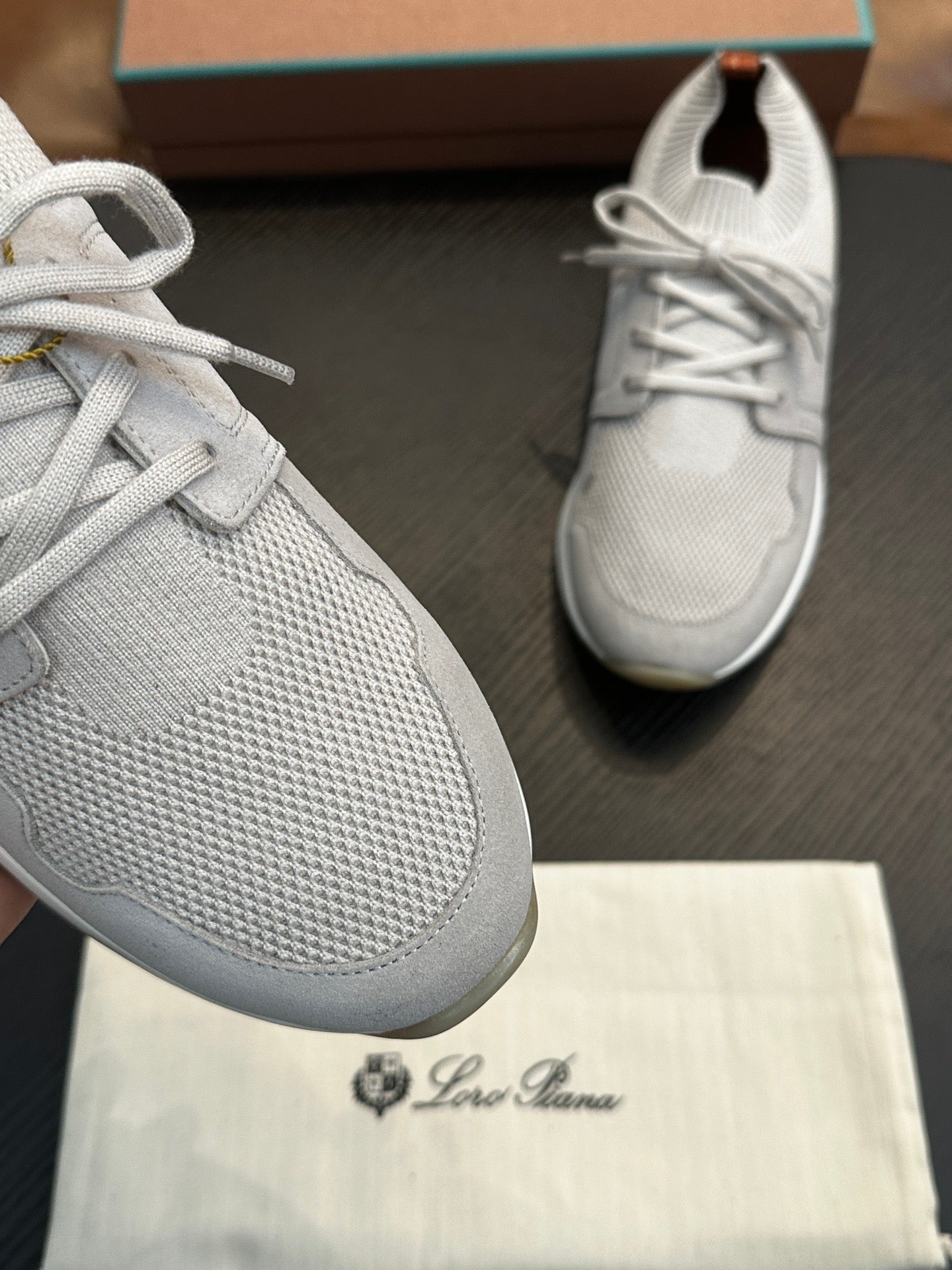 LP Sneakers