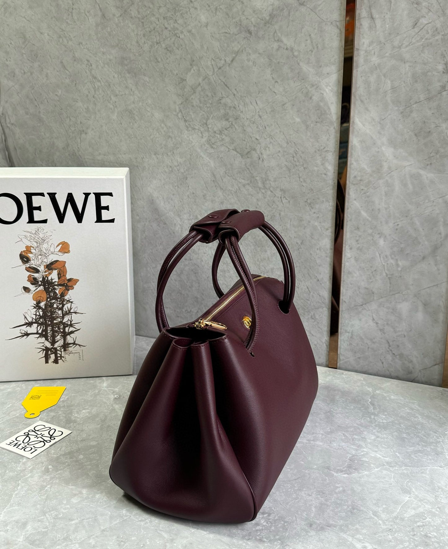 Loewe Madrid Handle Bag(28.5x11x23cm)