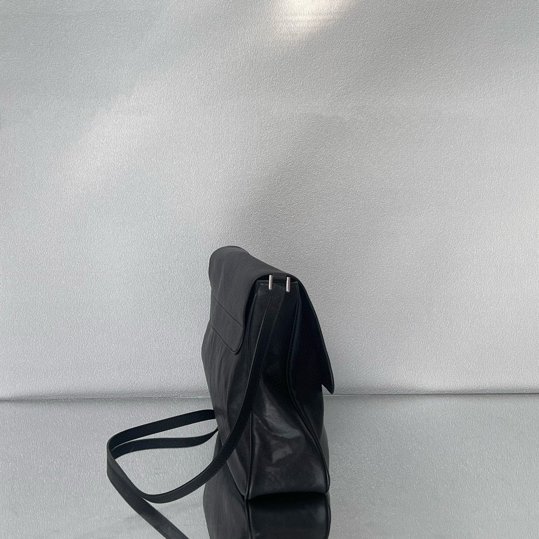 BLCG Grungy Messenger Bag