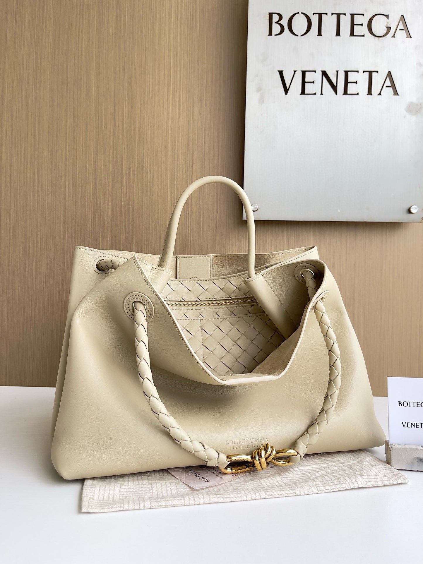 BV Andiamo Bag