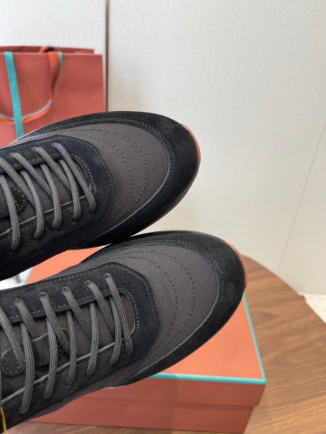 LP Sneakers