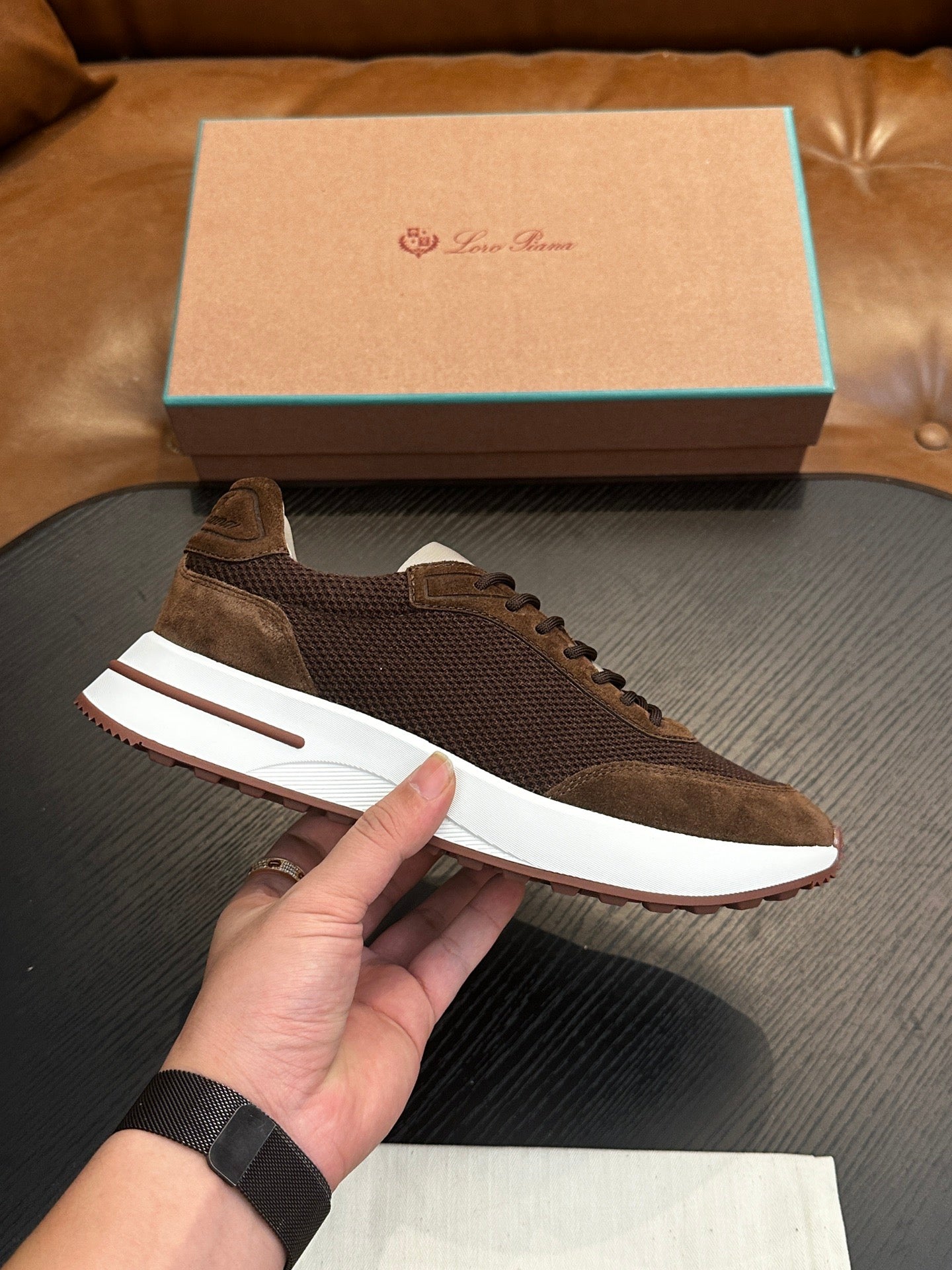LP Sneakers