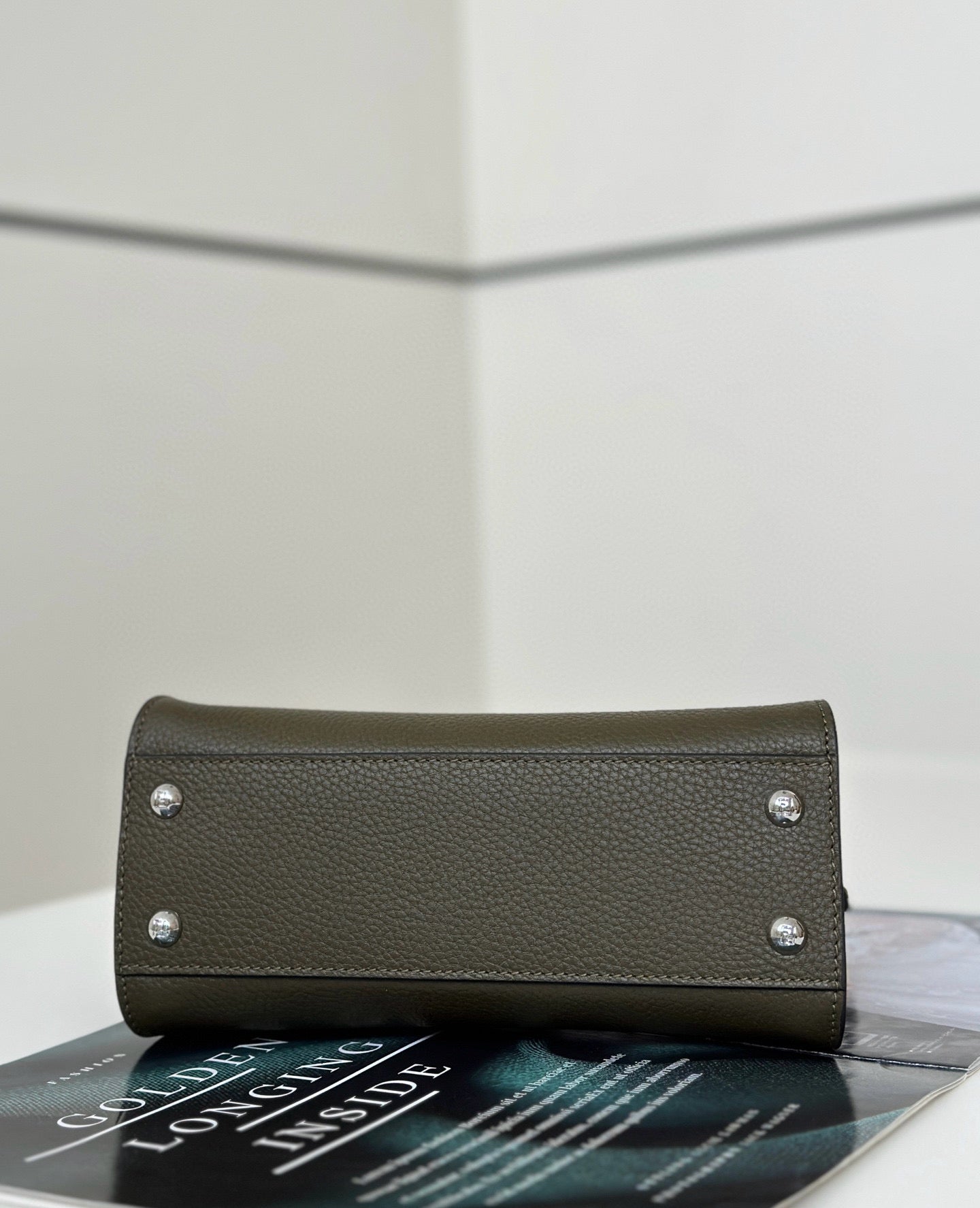 Fendi Peekaboo Bag (23.5x12x20 cm)