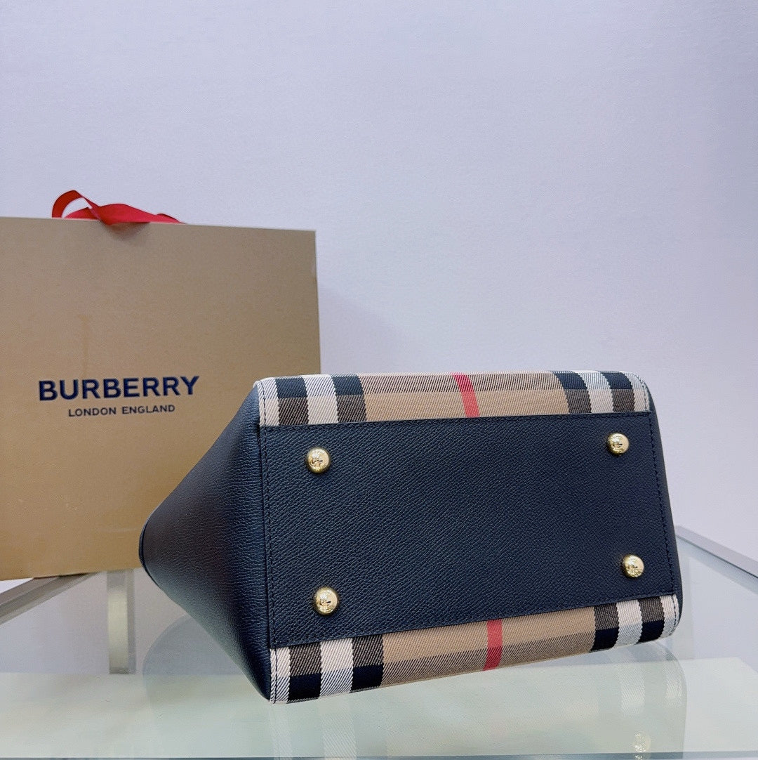 BBR Highlands Shoulder Bag
