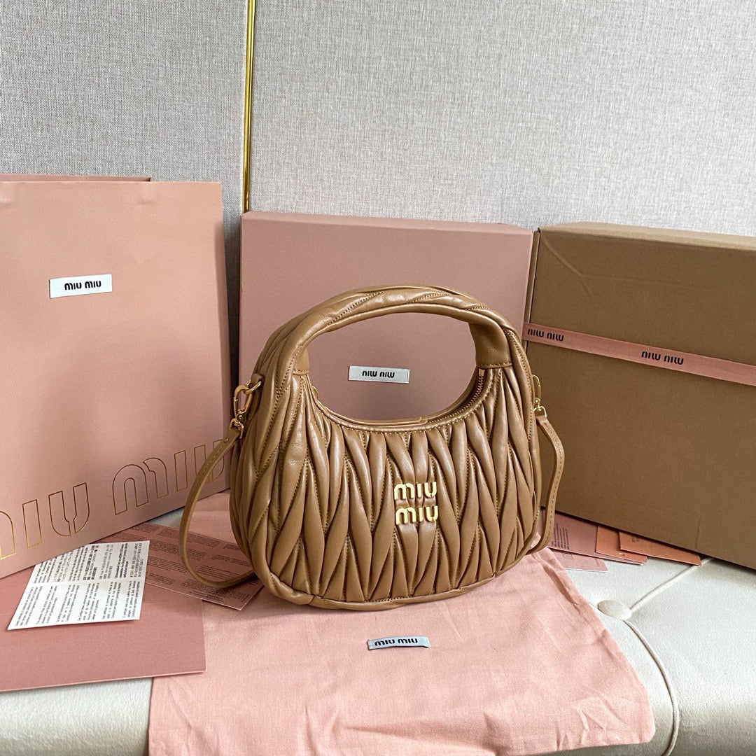 Miu Miu Wander Bag 20x23x6cm