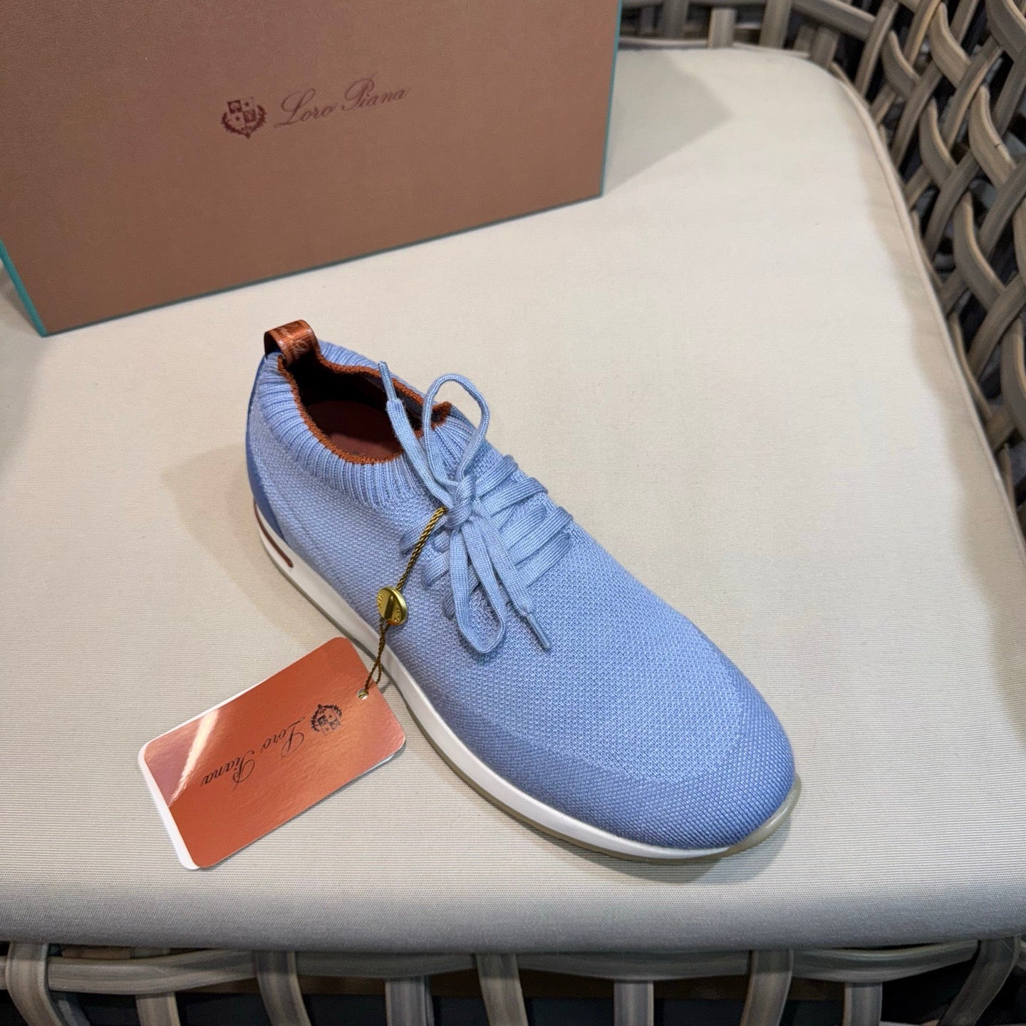 LP Sneakers