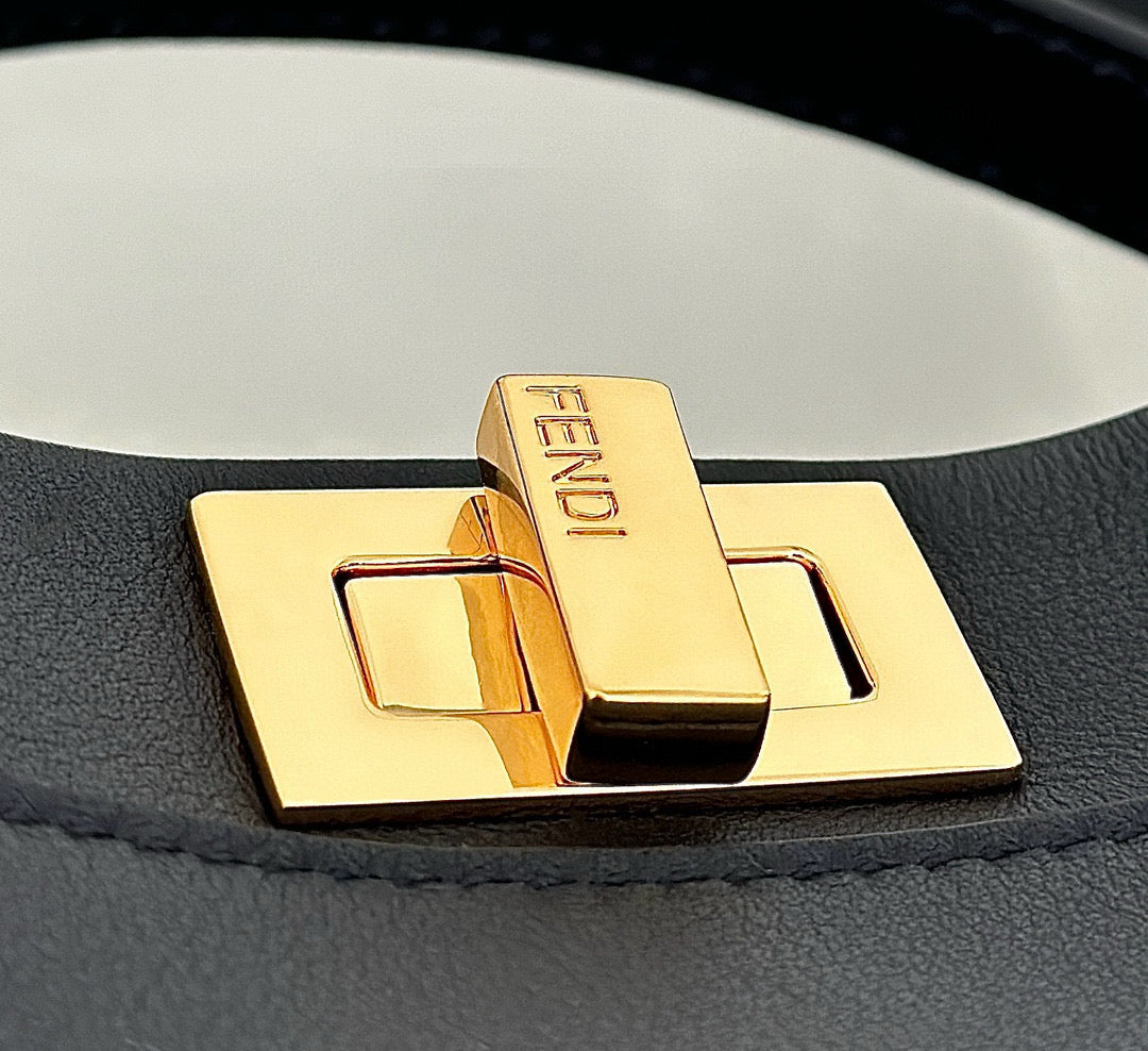 Fendi Peekaboo Bag (23x12x19 cm)