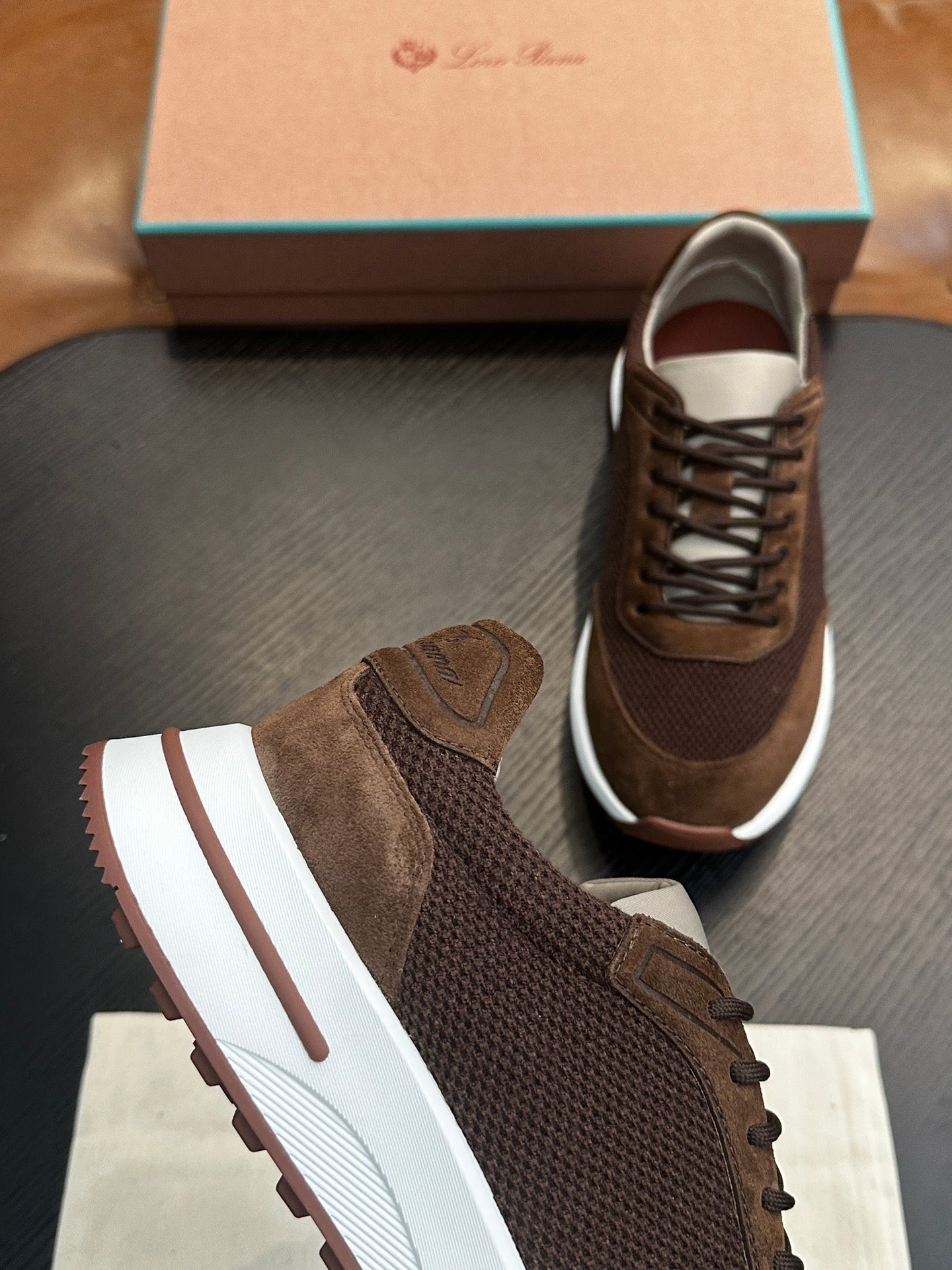 LP Sneakers
