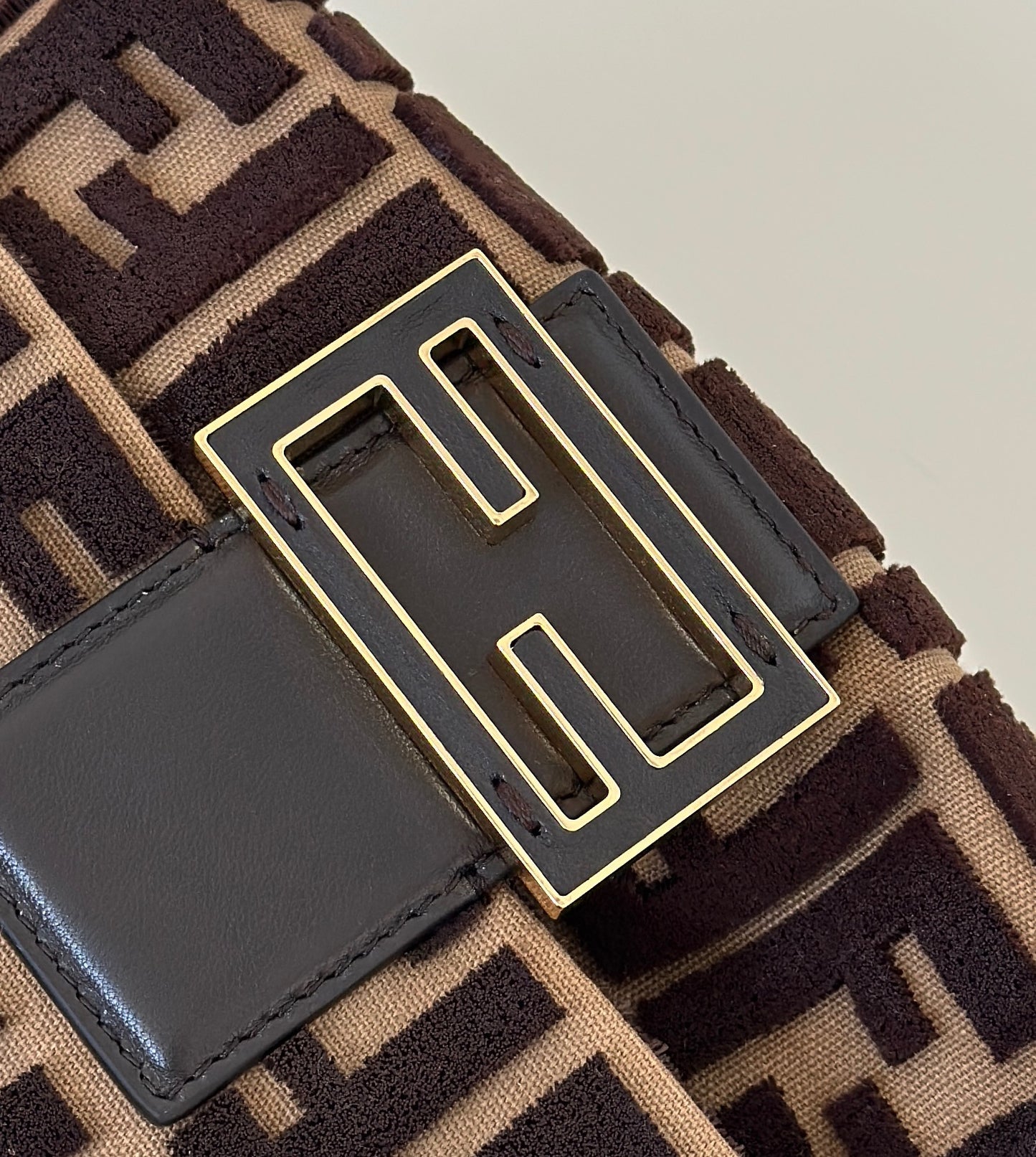 Fendi Mamma Baguette Bag (Small)