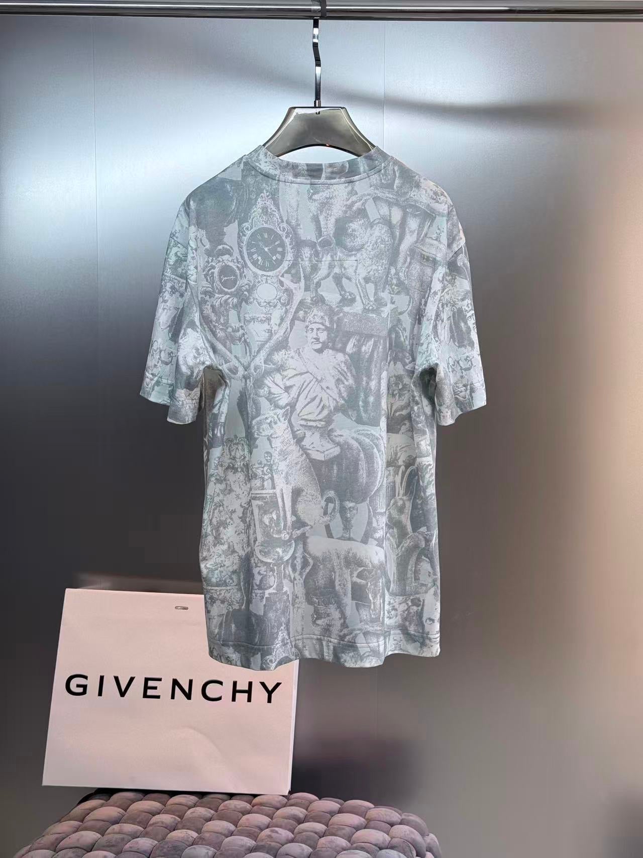 Givenchy T-Shirt