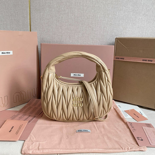 Miu Miu Wander Bag 20x23x6cm