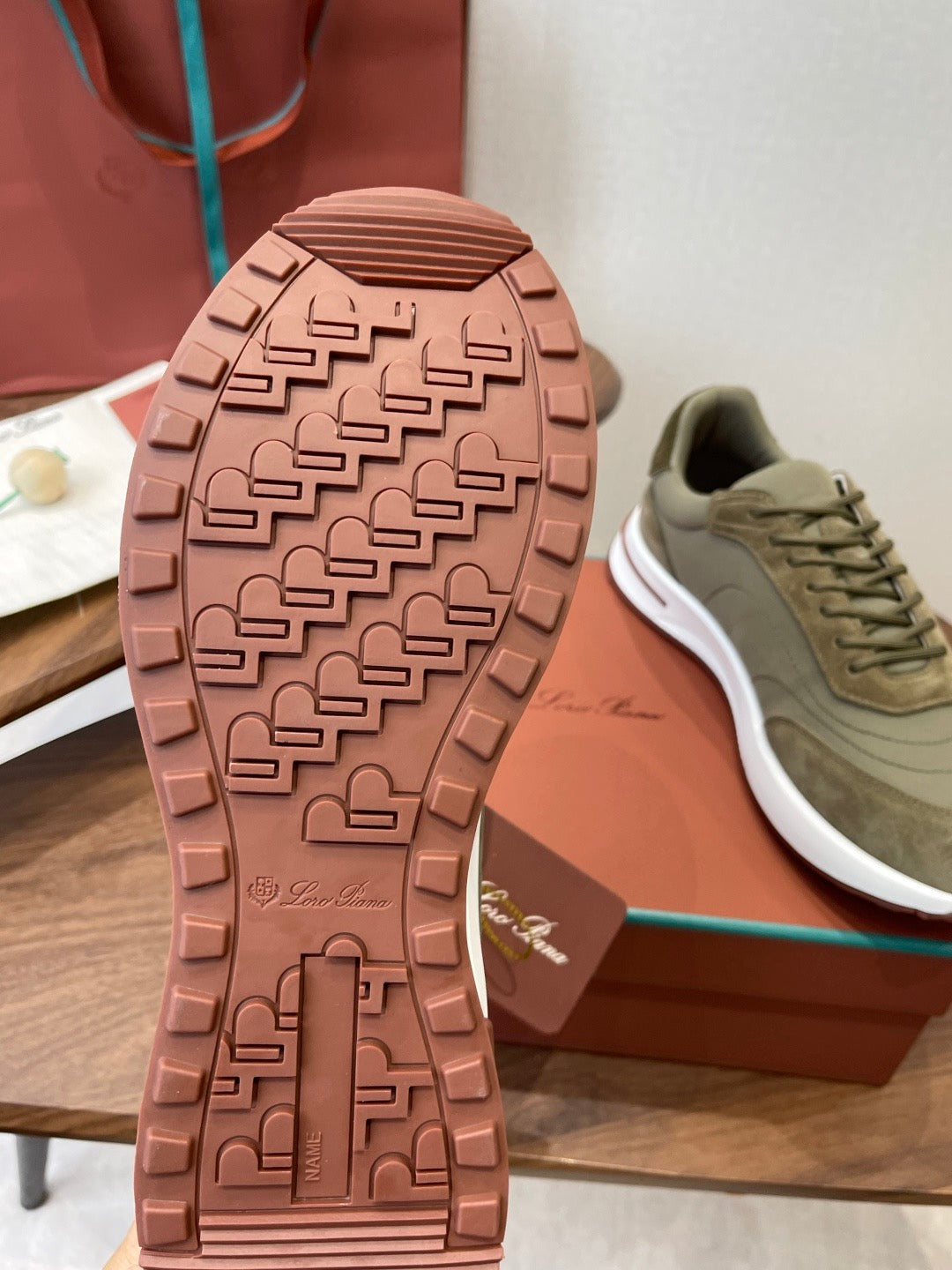 LP Sneakers