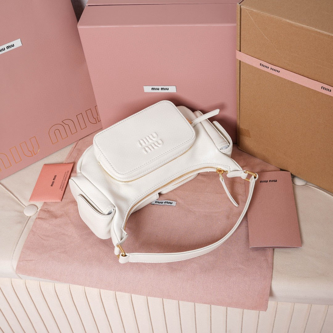 Miu Miu Handbag 21x12x6cm