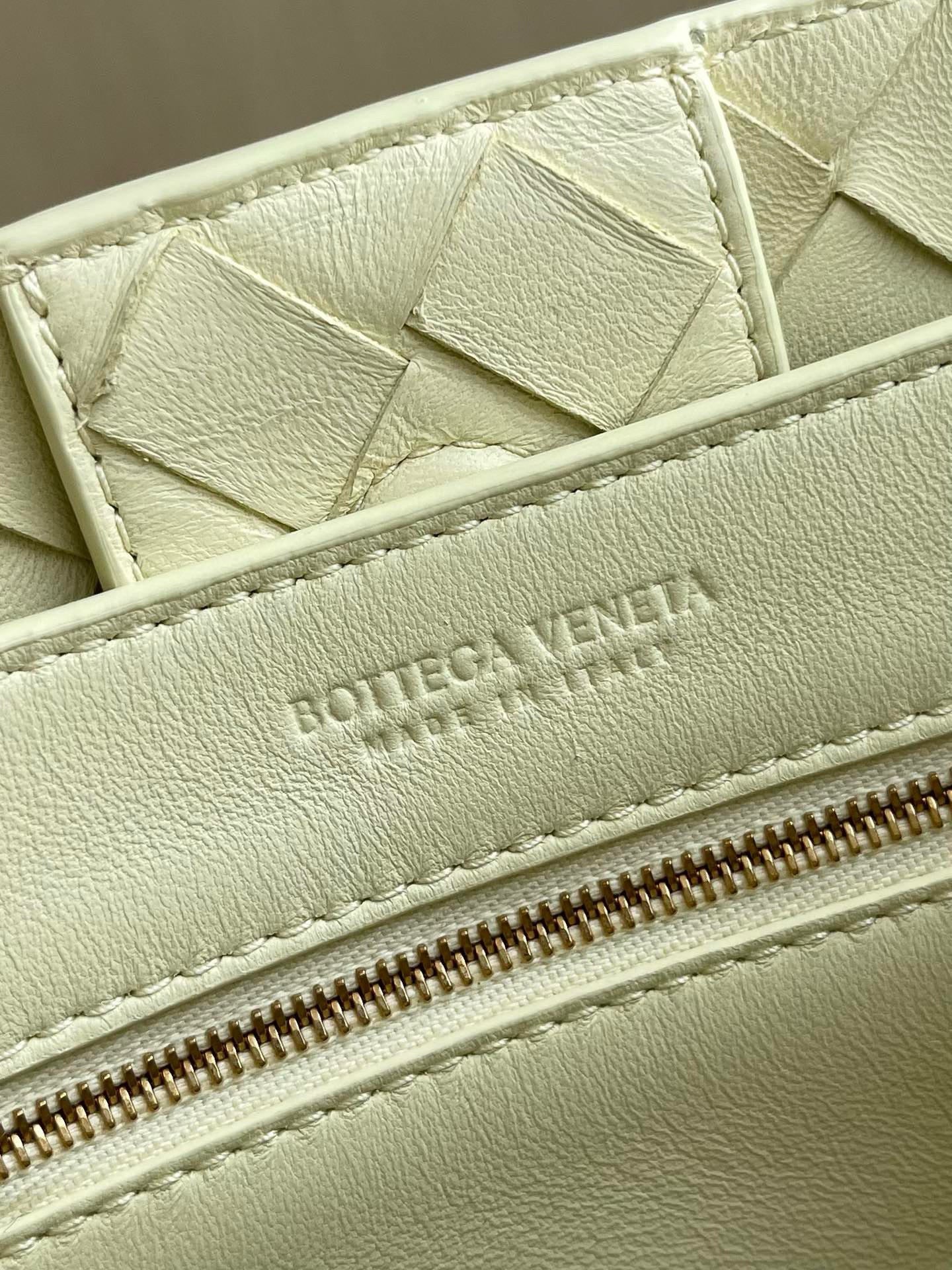 BV Andiamo Top-Handle Bag