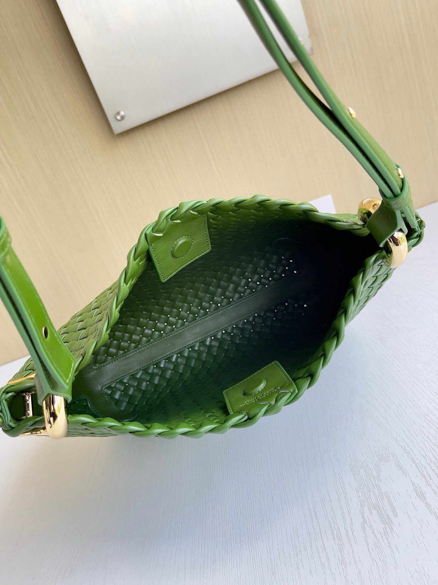 BV Clicker Shoulder Bag