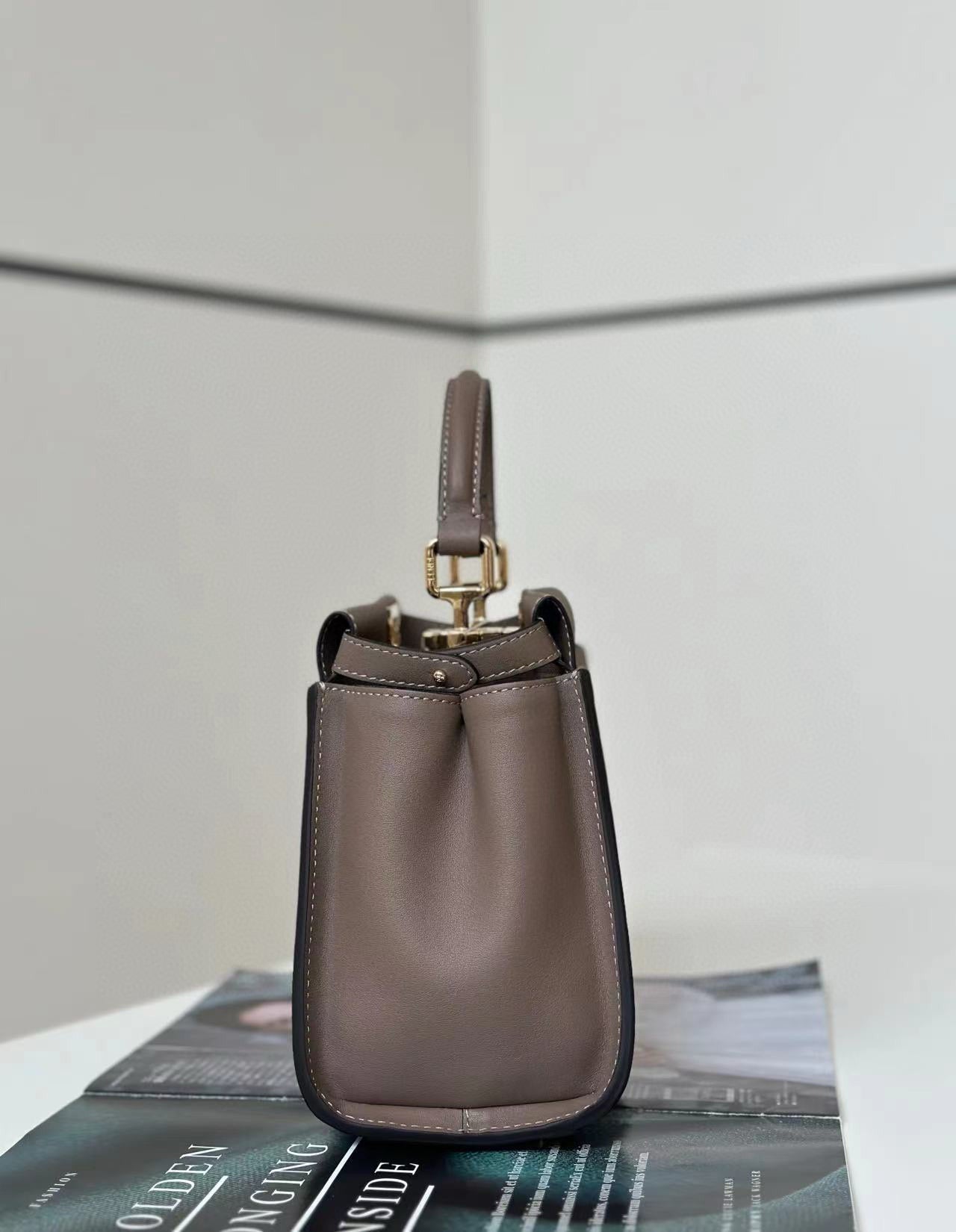 Fendi Peekaboo Bag (23x7x19 cm)