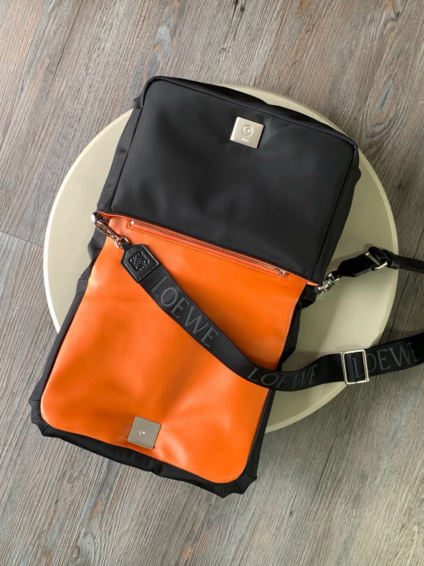 Loewe Messenger Bag 30x20.5x10CM