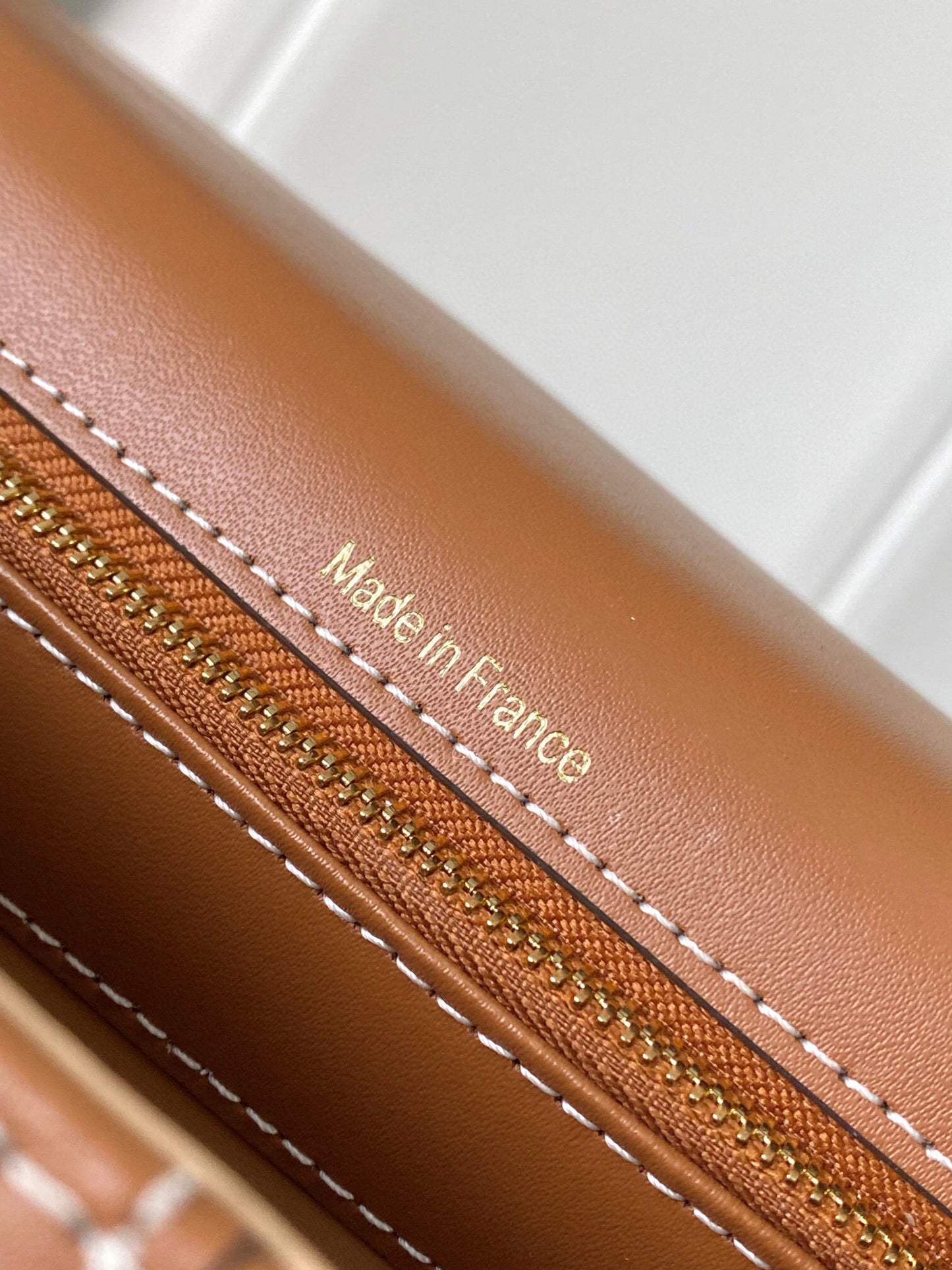 Delvaux Sling Bag (28＊15＊22cm)