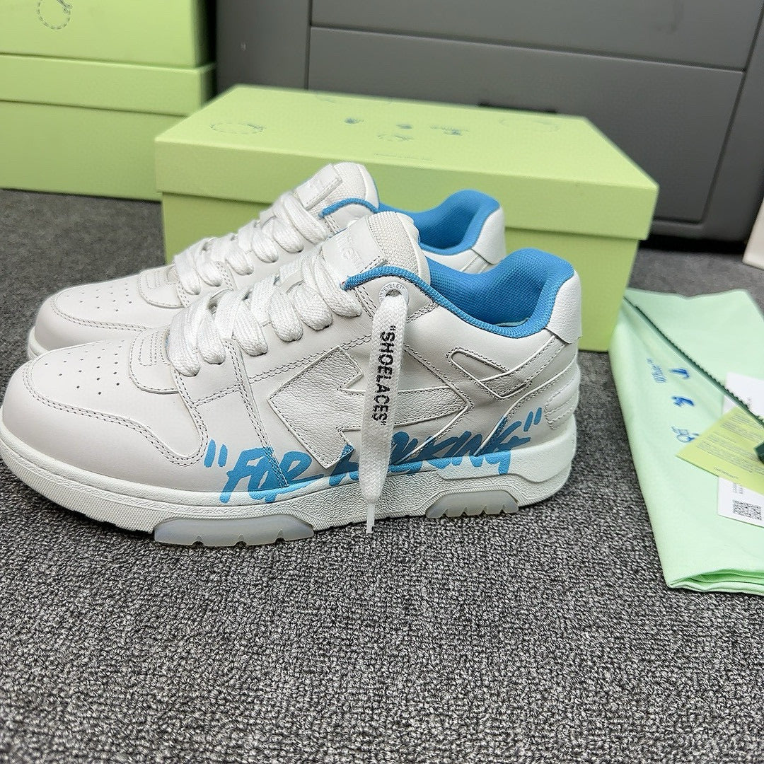Off-White Sneaker