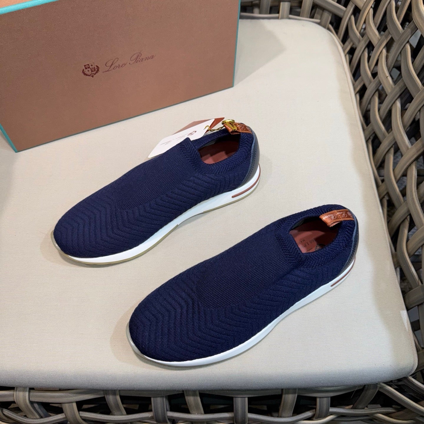LP Sneakers