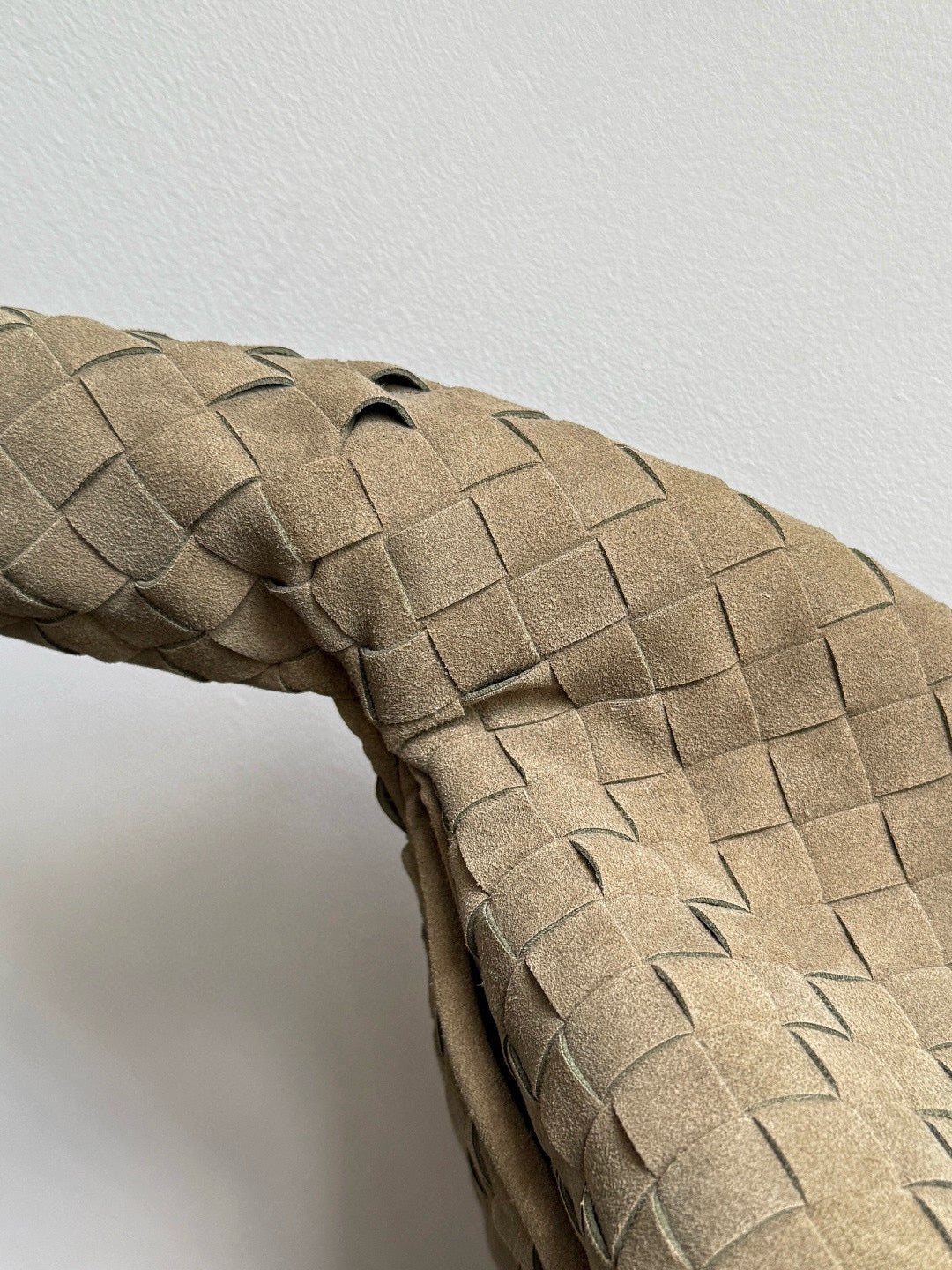 BV Intrecciato Hop Bag 53x24x13cm