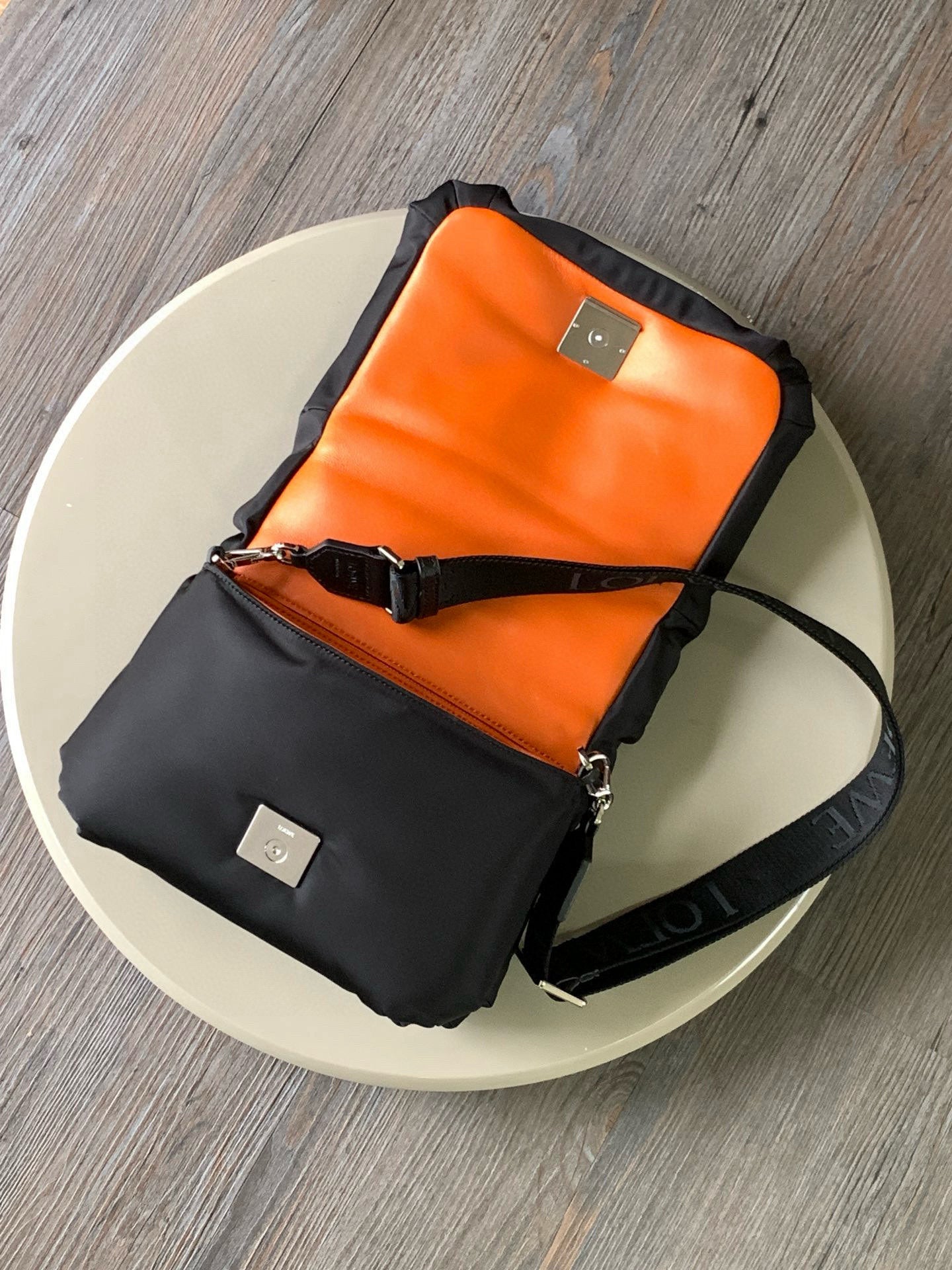 Loewe Messenger Bag 23x17x9CM