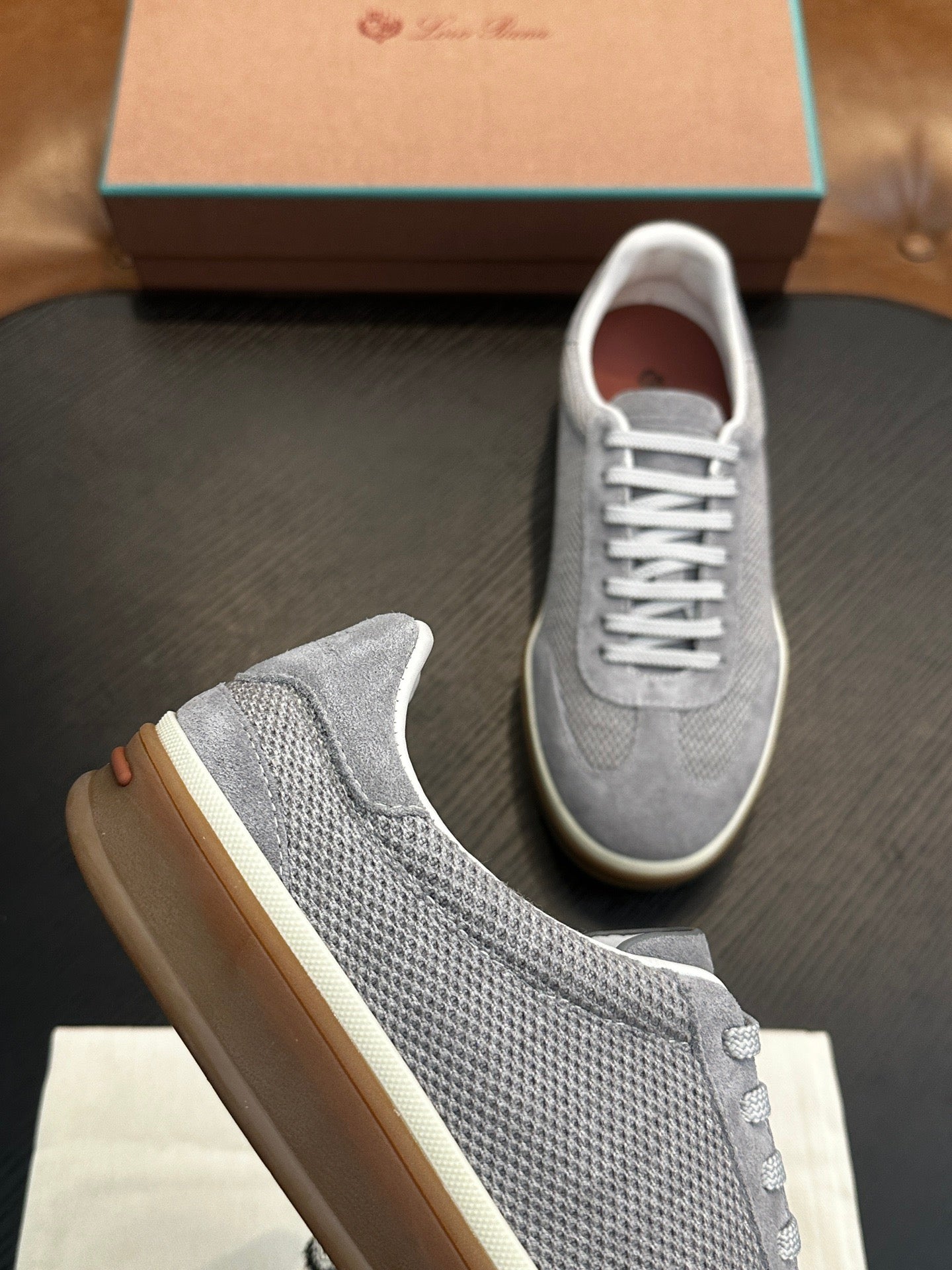 LP Sneakers