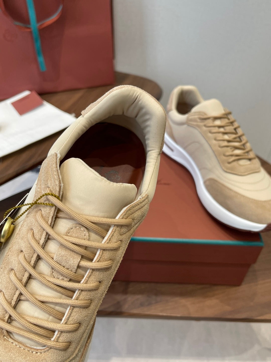 LP Sneakers