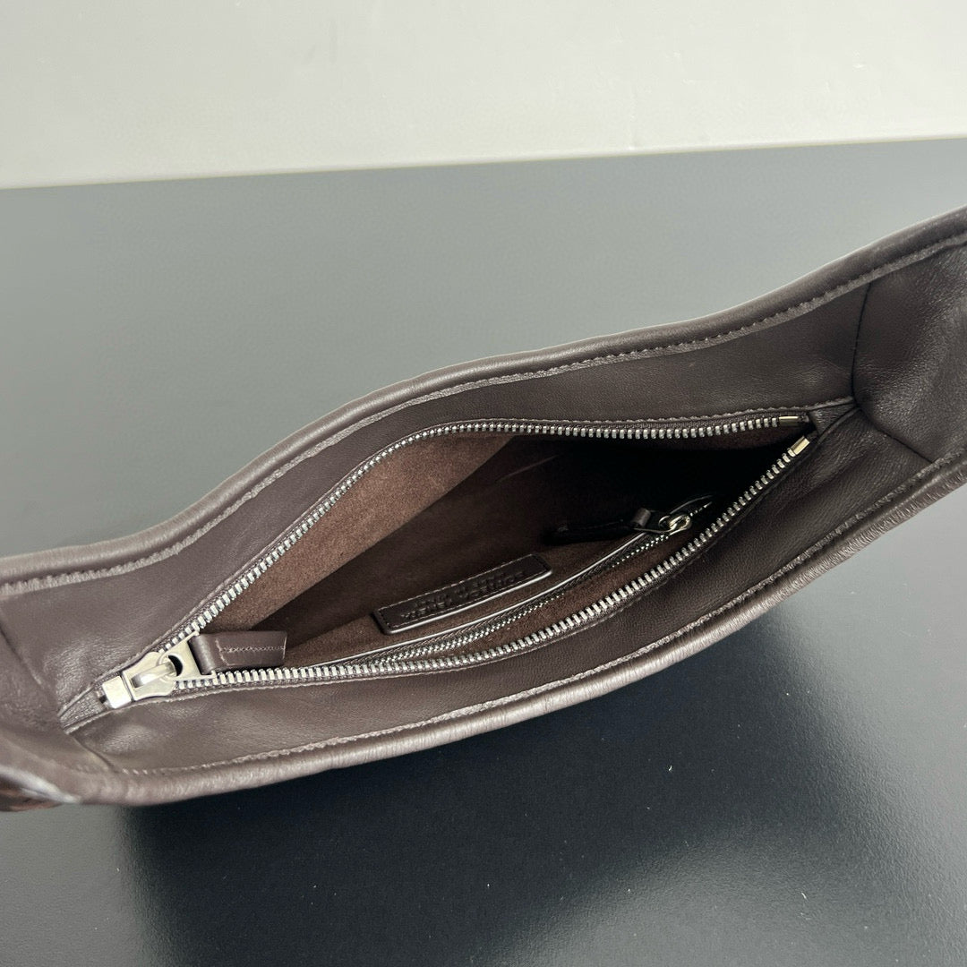 BV Woven Bag 27x17x2.5CM