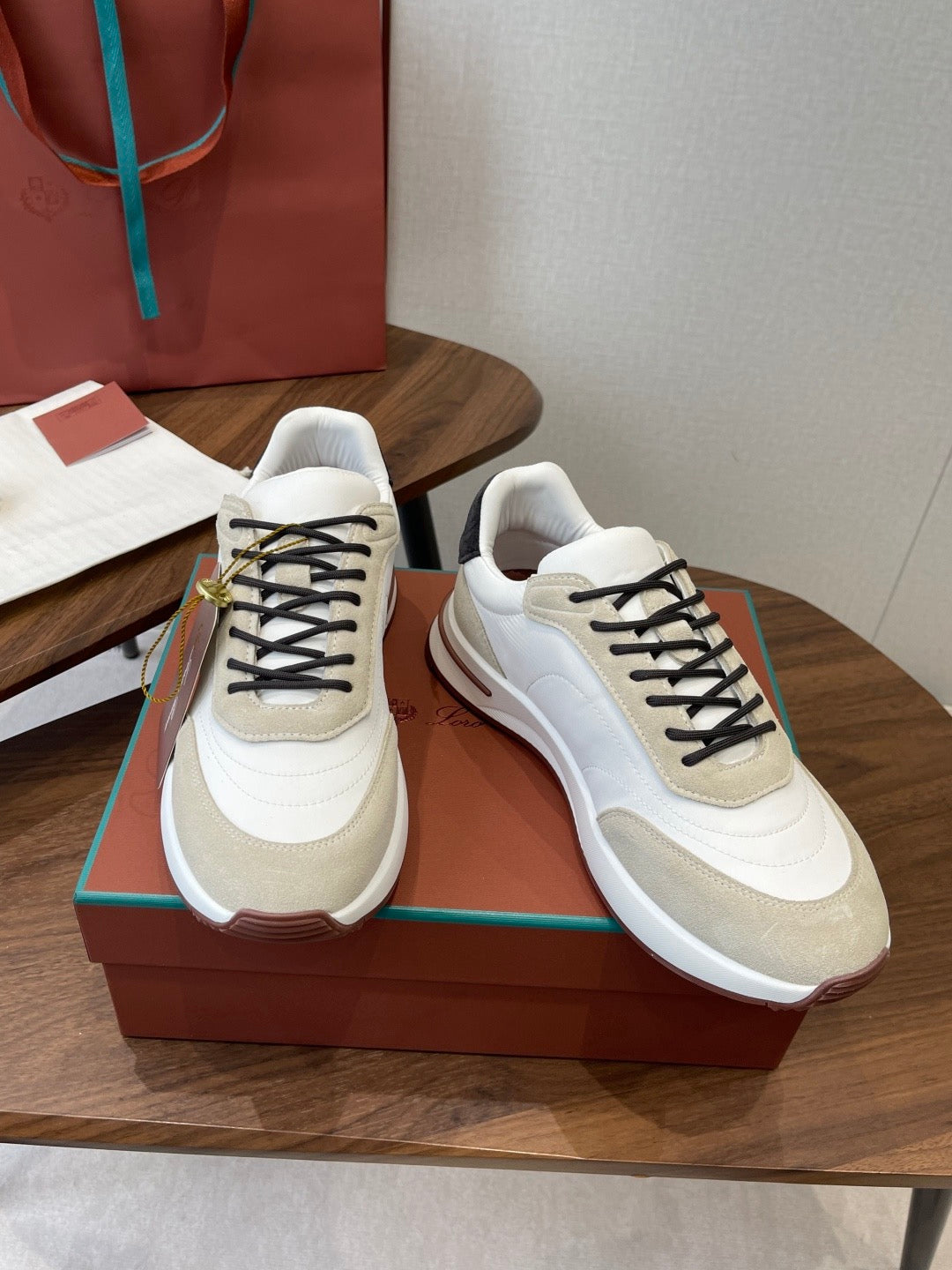 LP Sneakers