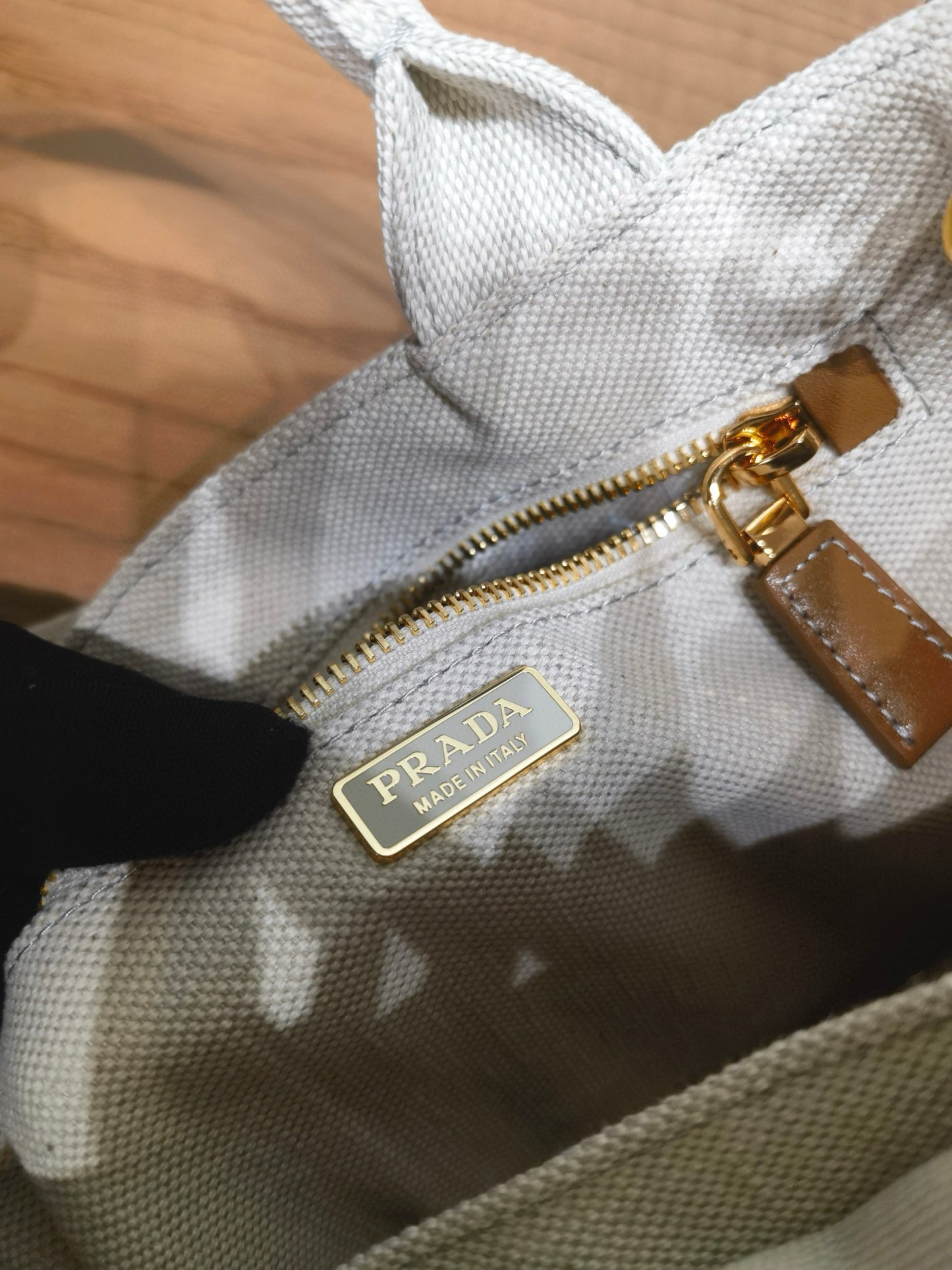 Prada Handle Bag 22x15x13cm