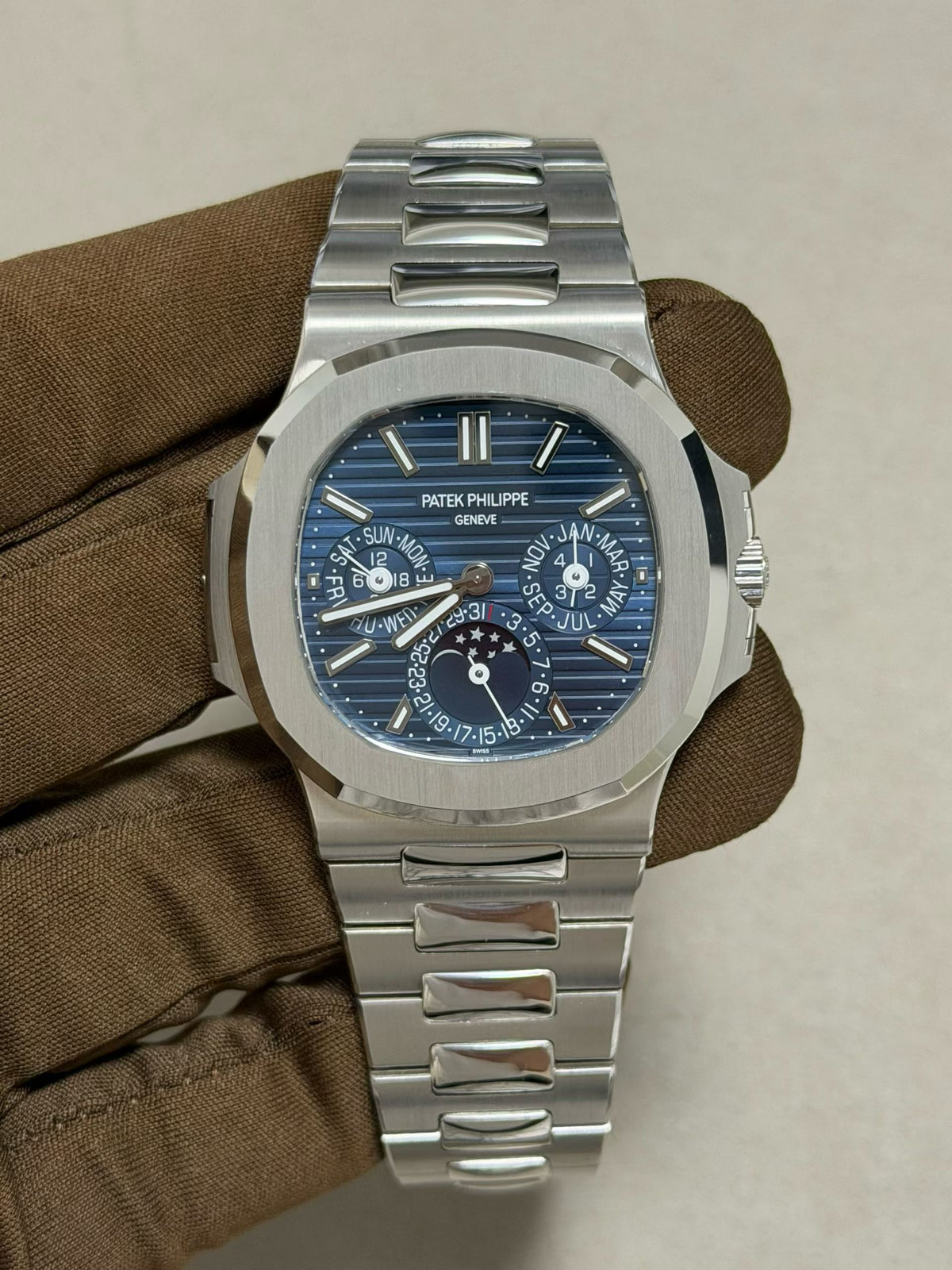 5940/1G-001 Nautilus