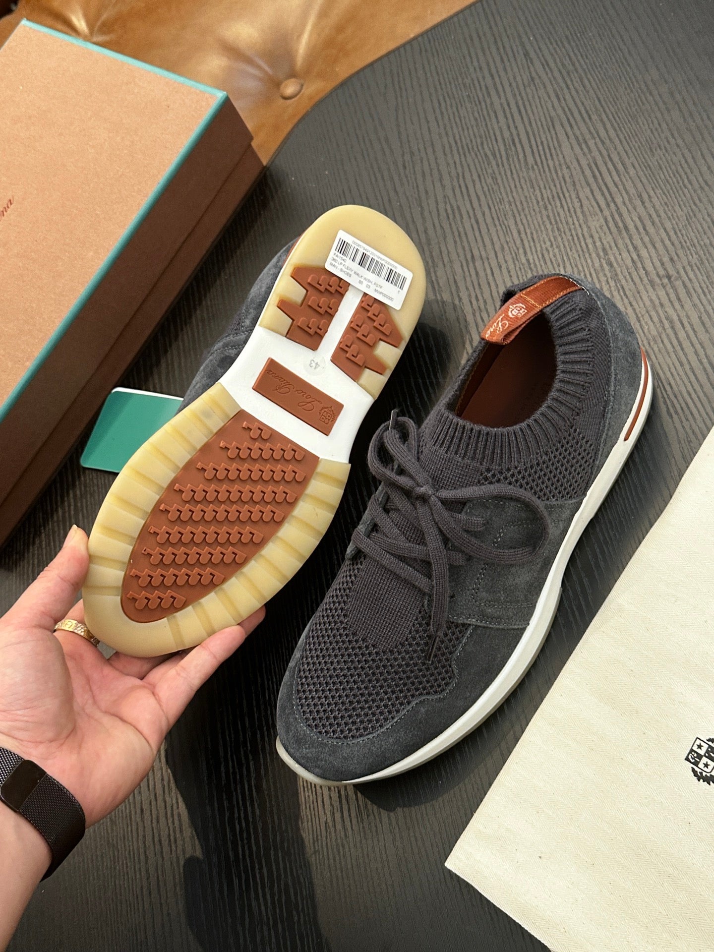 LP Sneakers