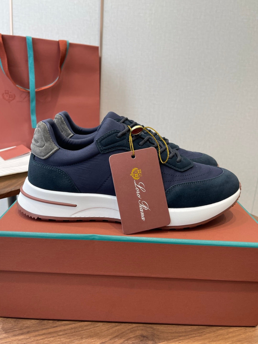 LP Sneakers