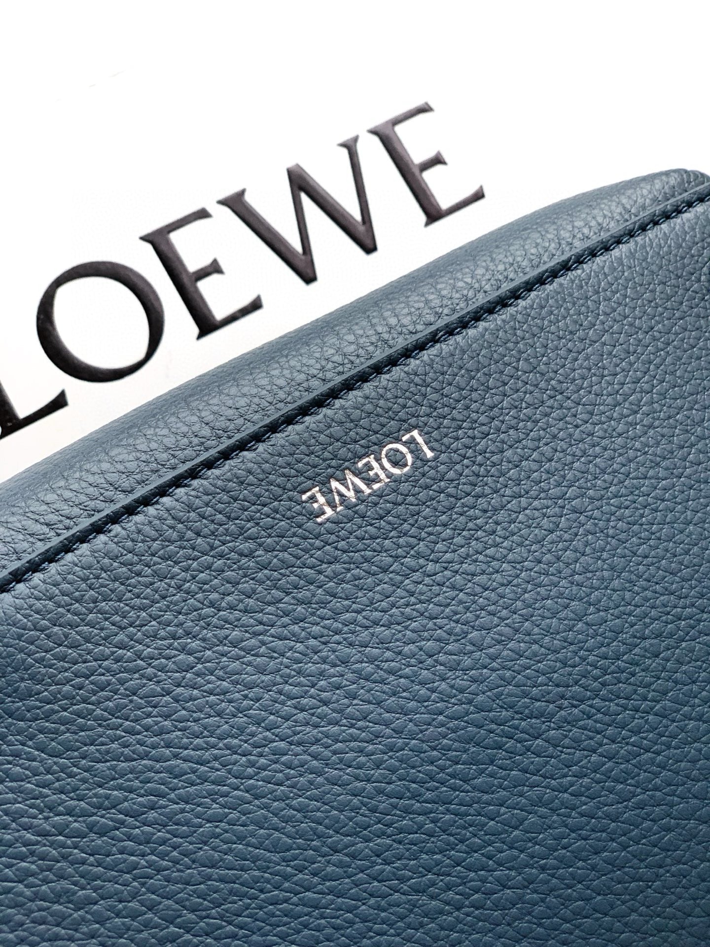 Loewe Messenger Bag 23x18x9CM