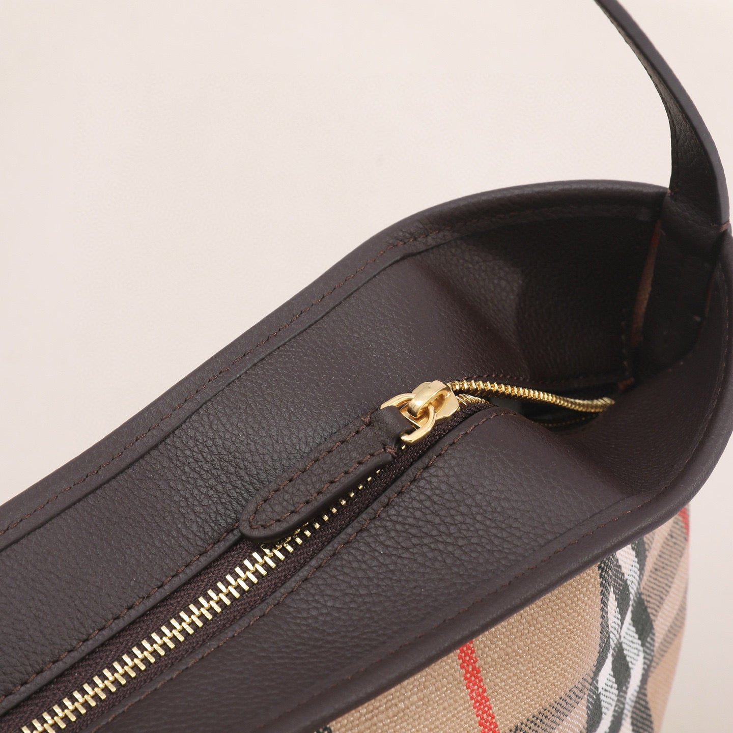 Burberry Highlands Shoulder Bag(35.5CM*18CM*38CM)