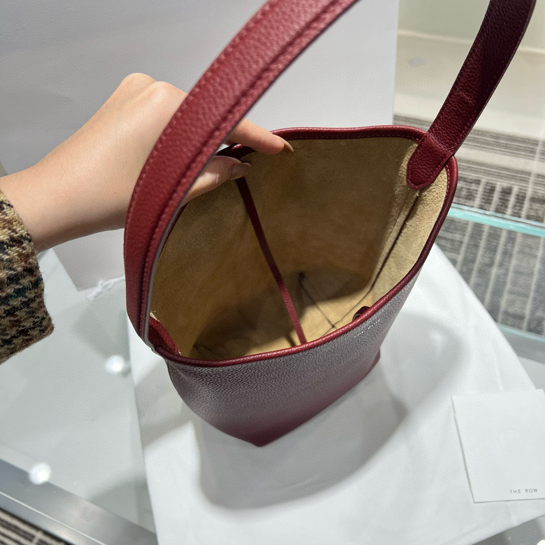The Row Bucket Bag(24CM*22CM*11CM)