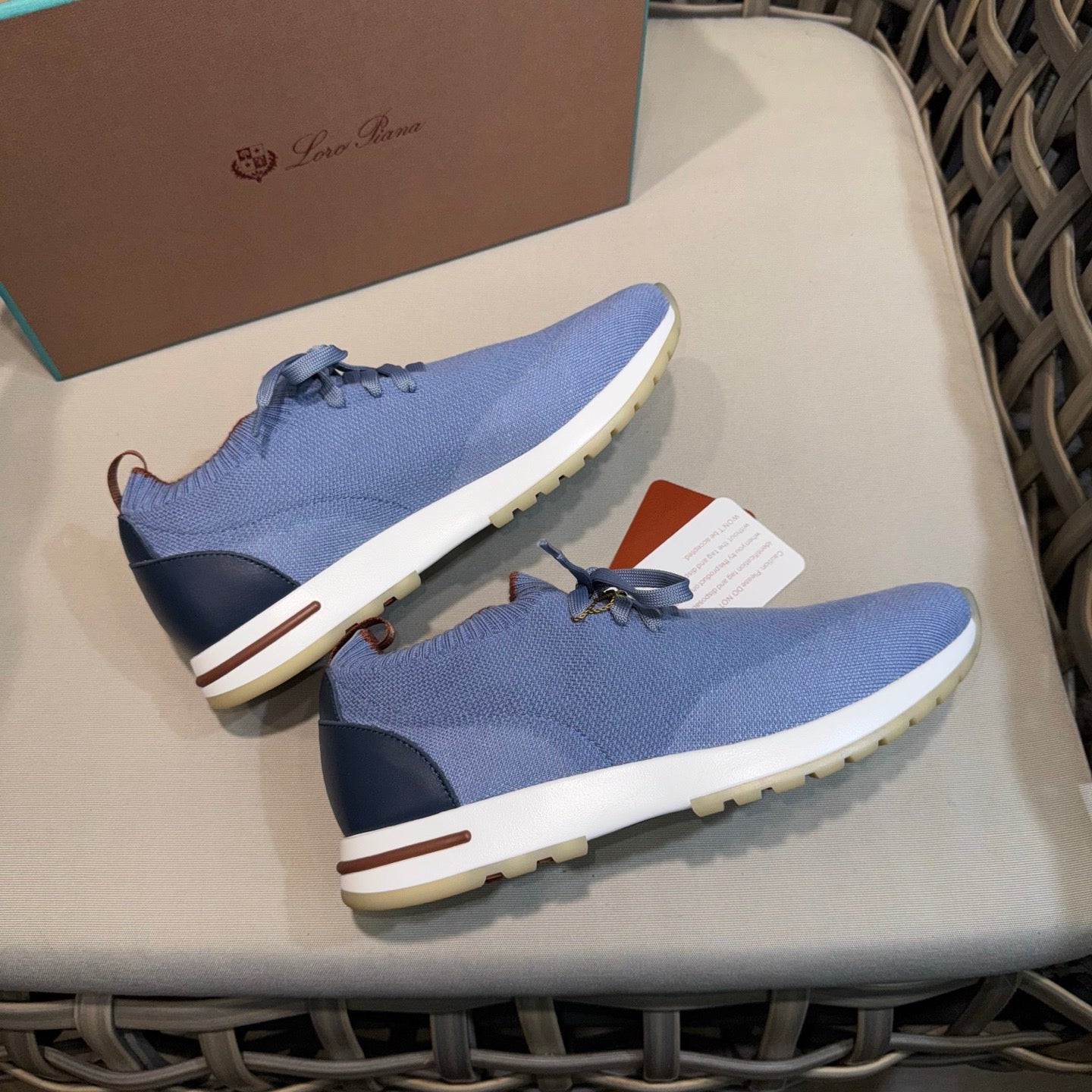 LP Sneakers