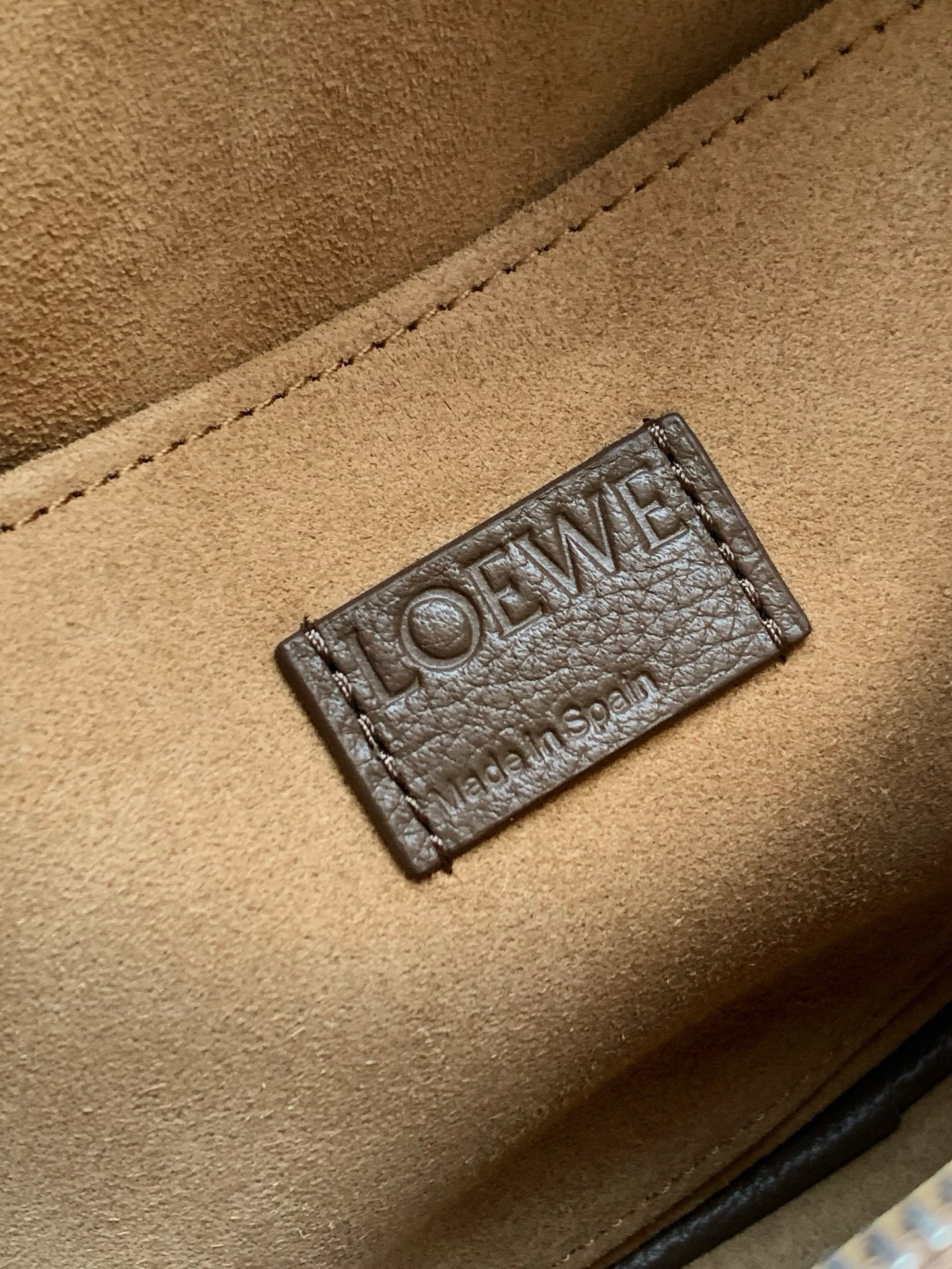 Loewe Messenger Bag 23x18x9CM