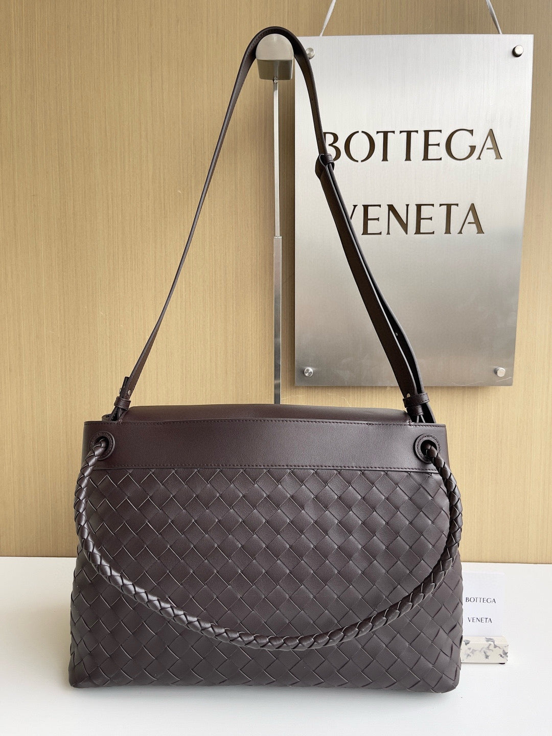 BV Andiamo Messenger In Fondant Bag
