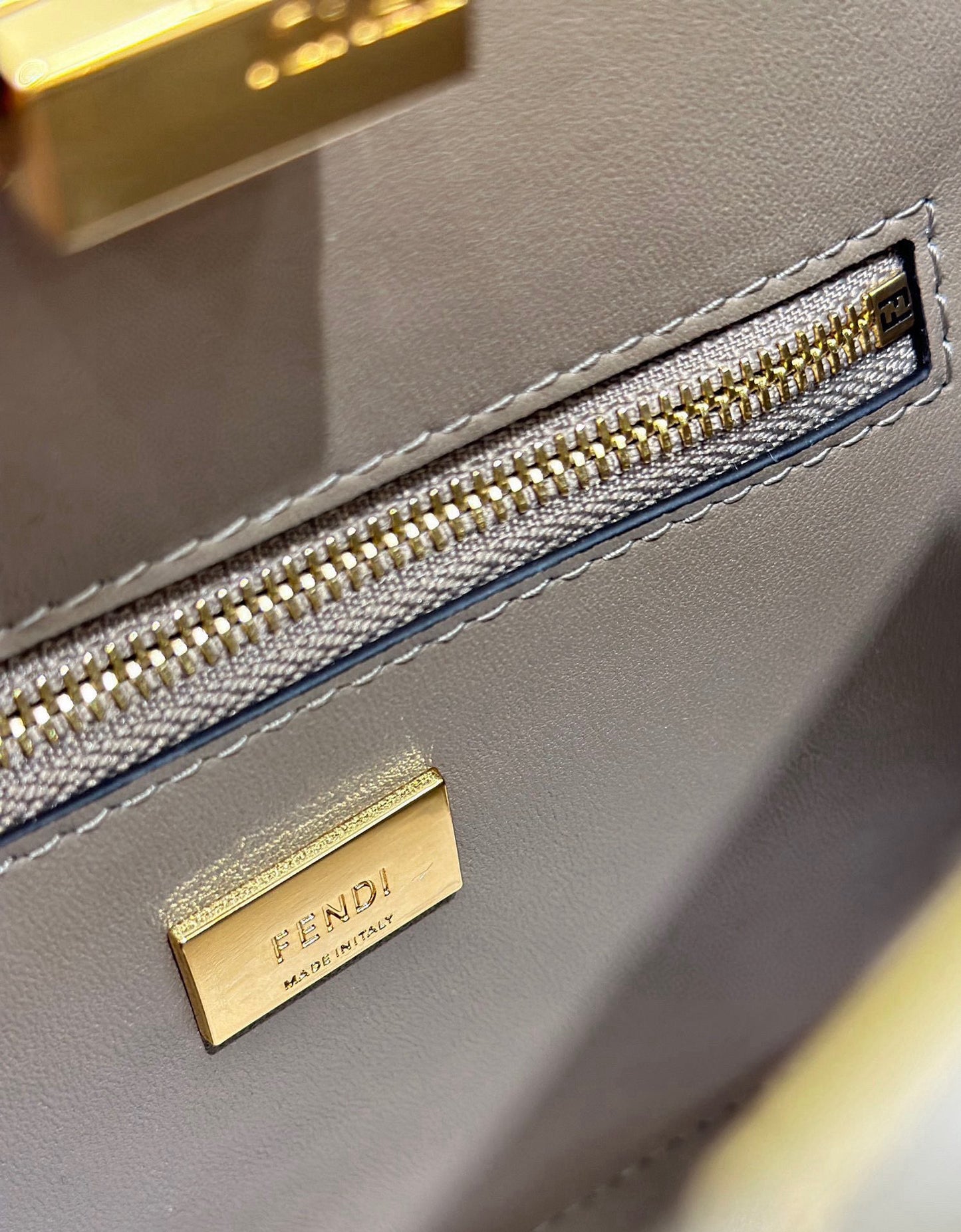 Fendi Peekaboo Bag (23x11x18 cm)