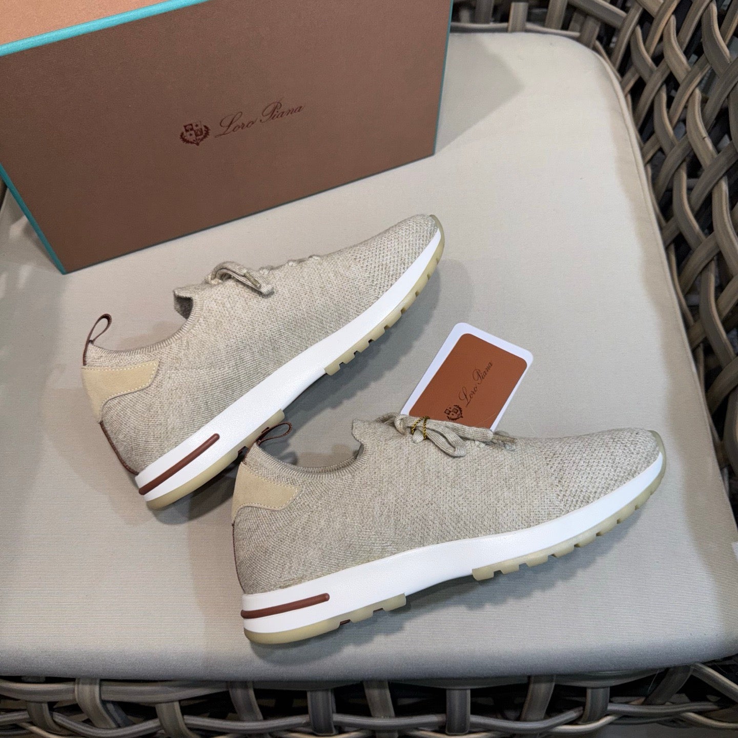 LP Sneakers