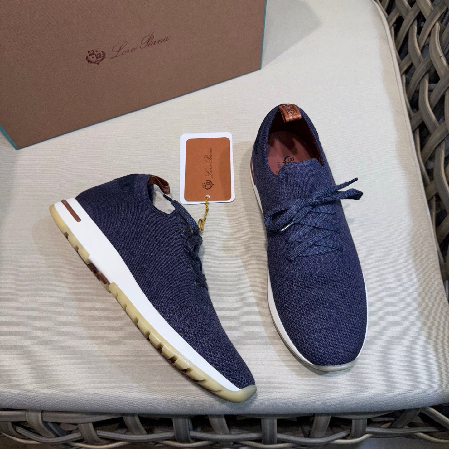 LP Sneakers