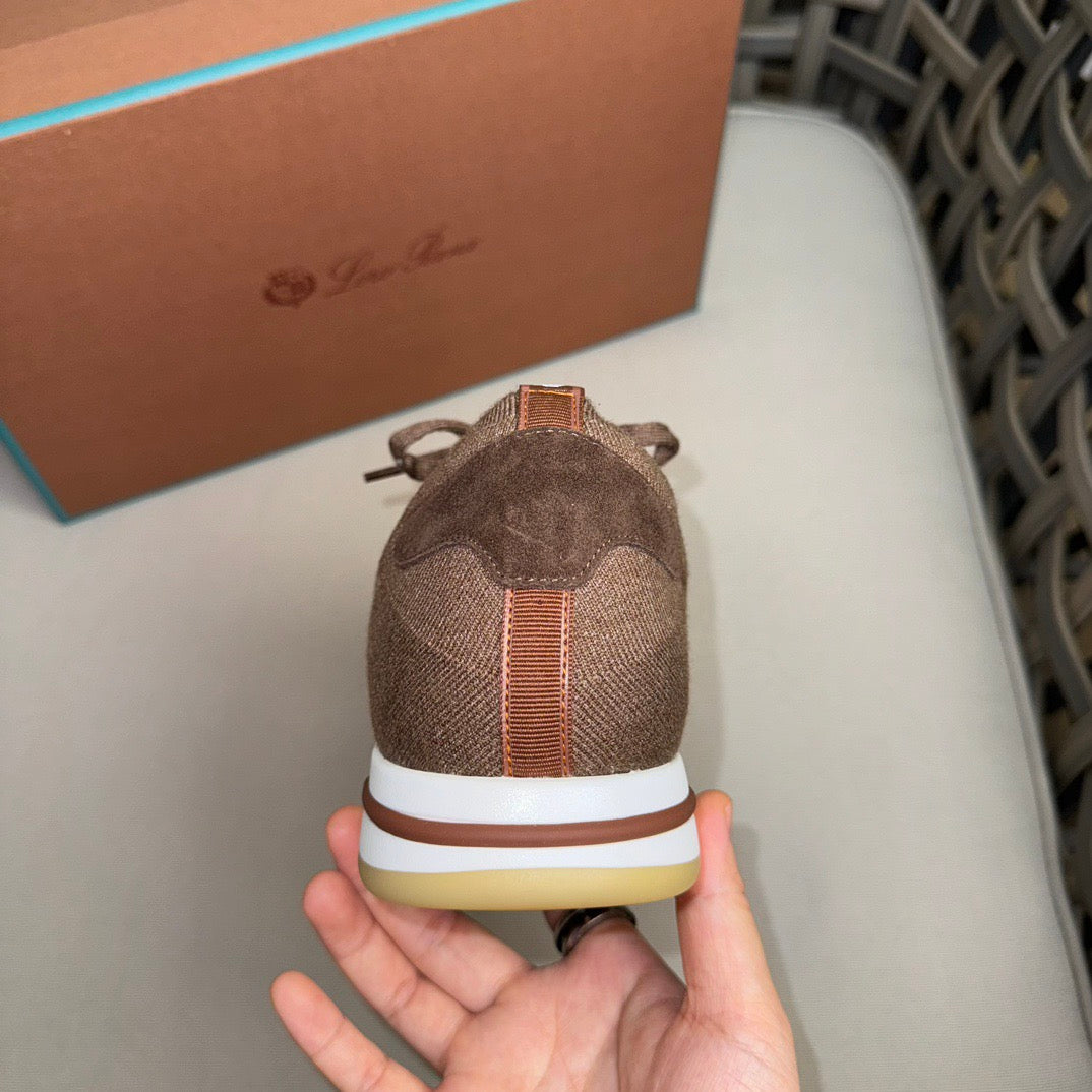 LP Sneakers