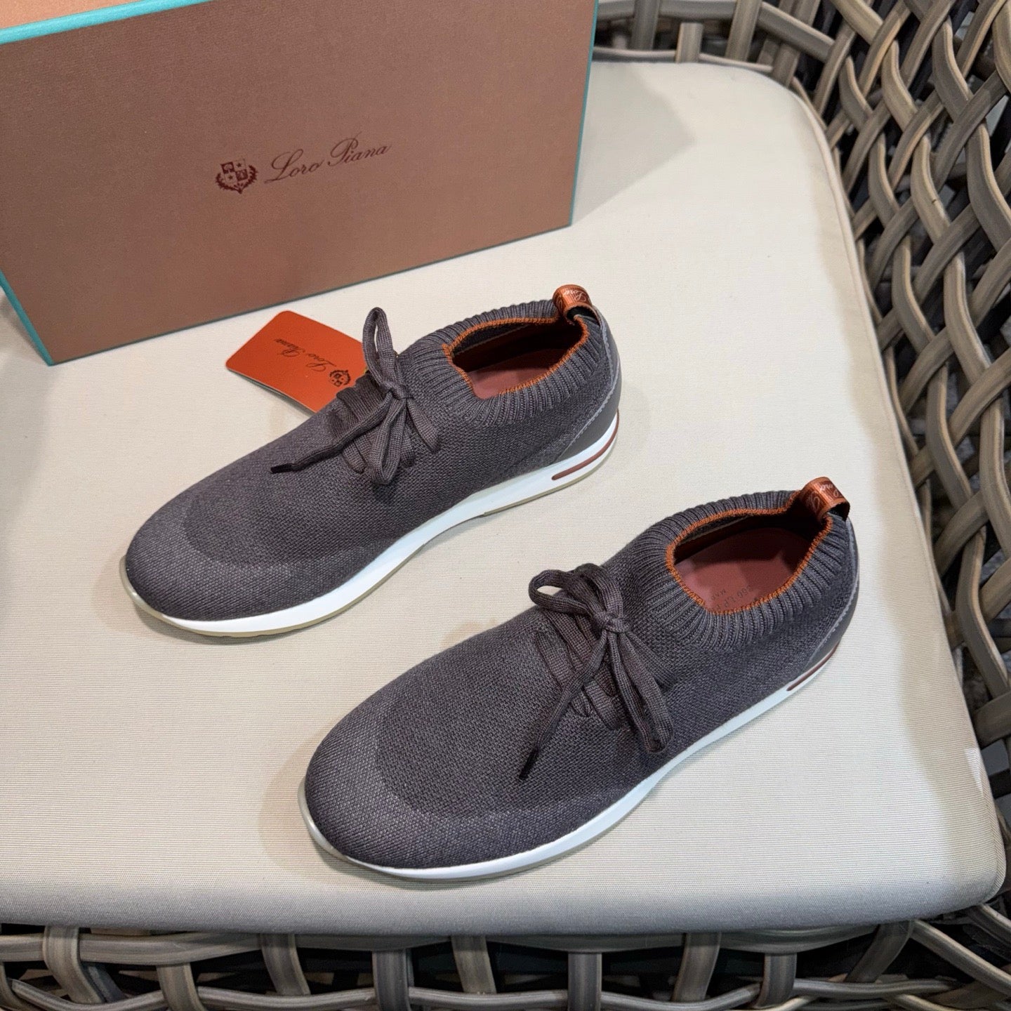 LP Sneakers