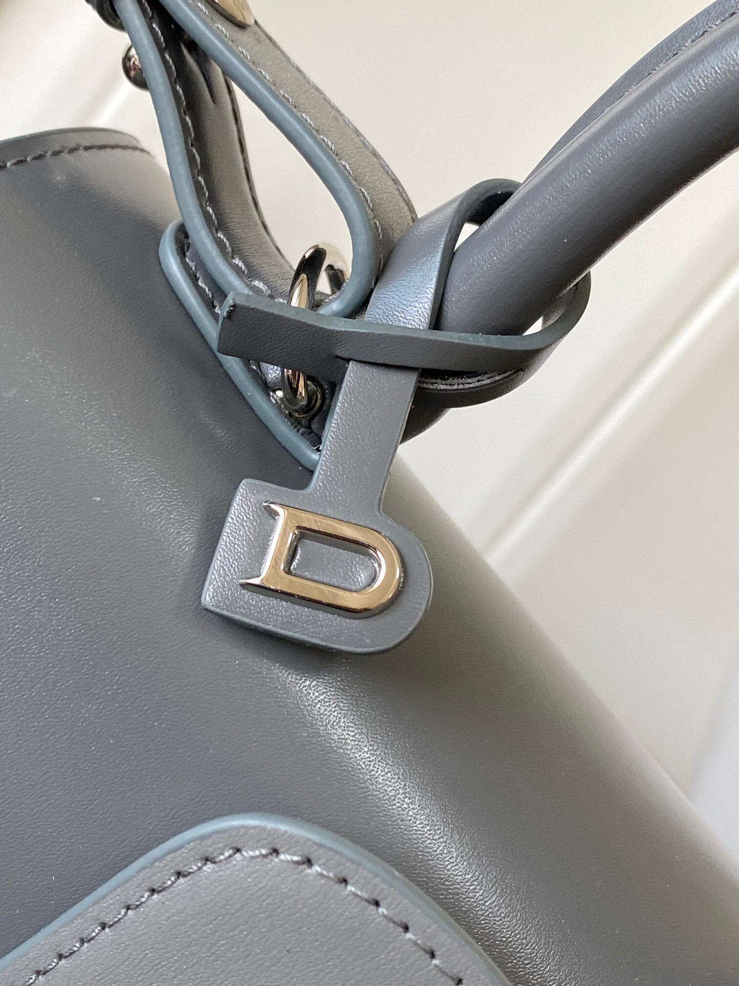 Delvaux Sling Bag (20＊10＊16 cm)