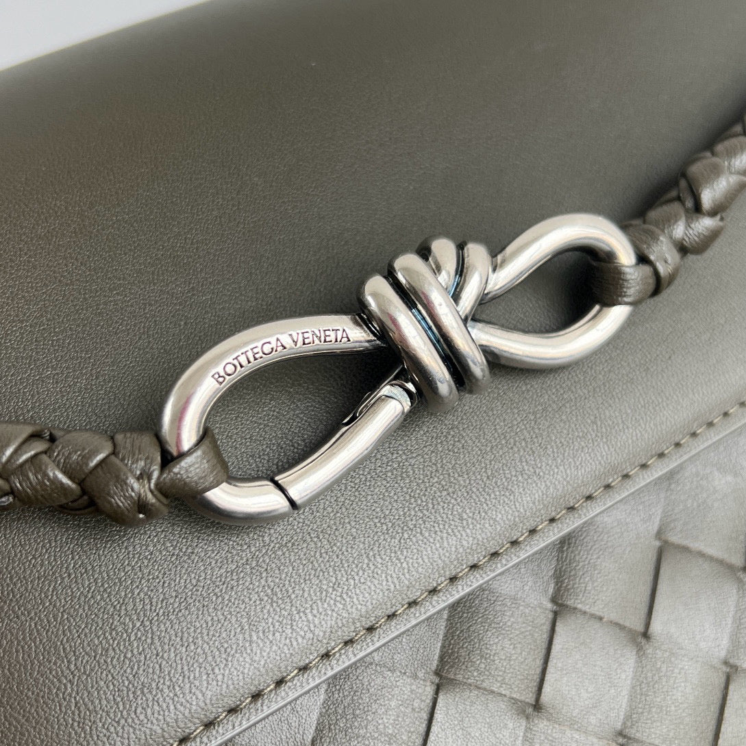 BV Cross Body Bag 29x20x13CM