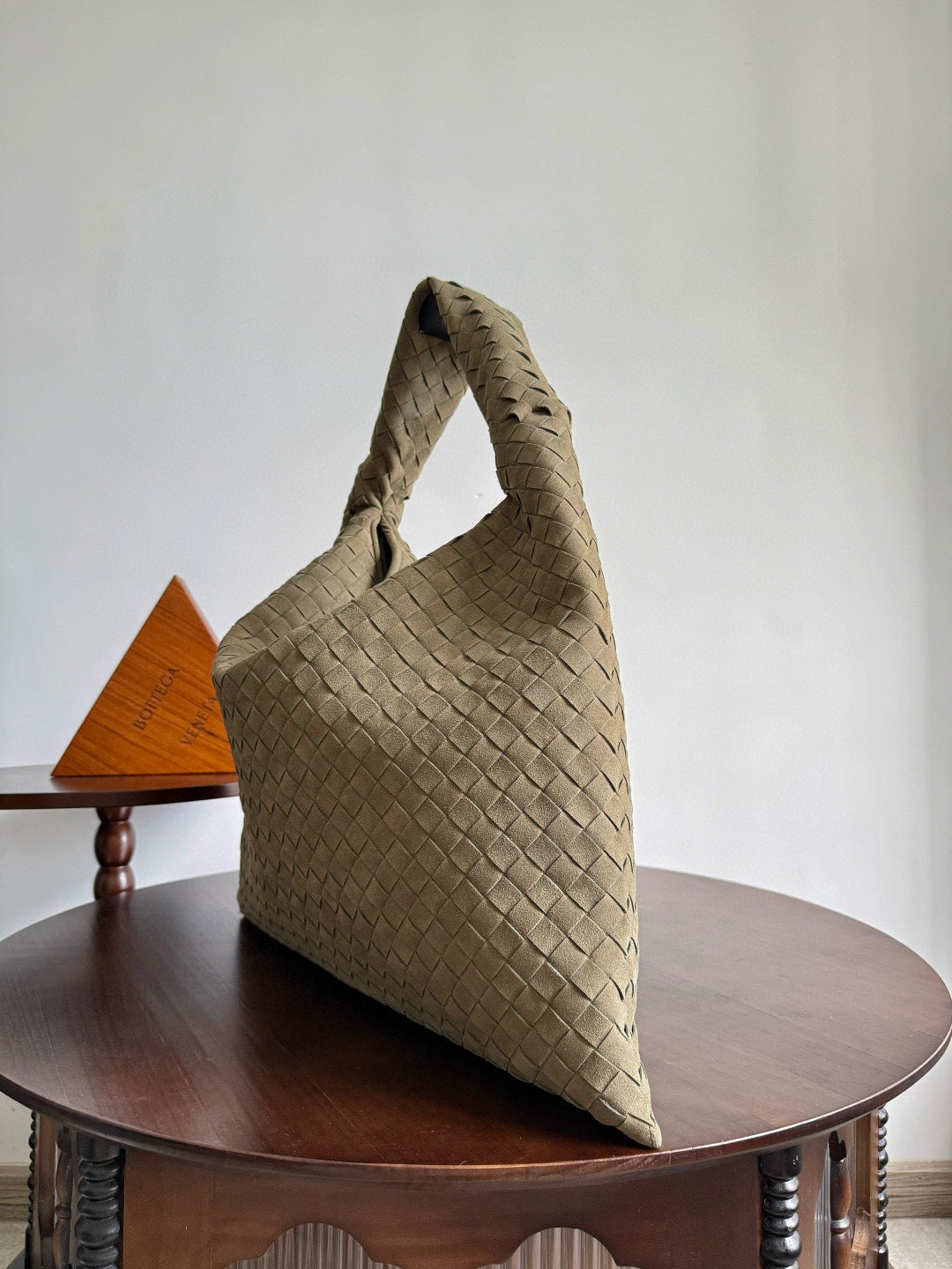 BV Intrecciato Hop Bag 53x24x13cm