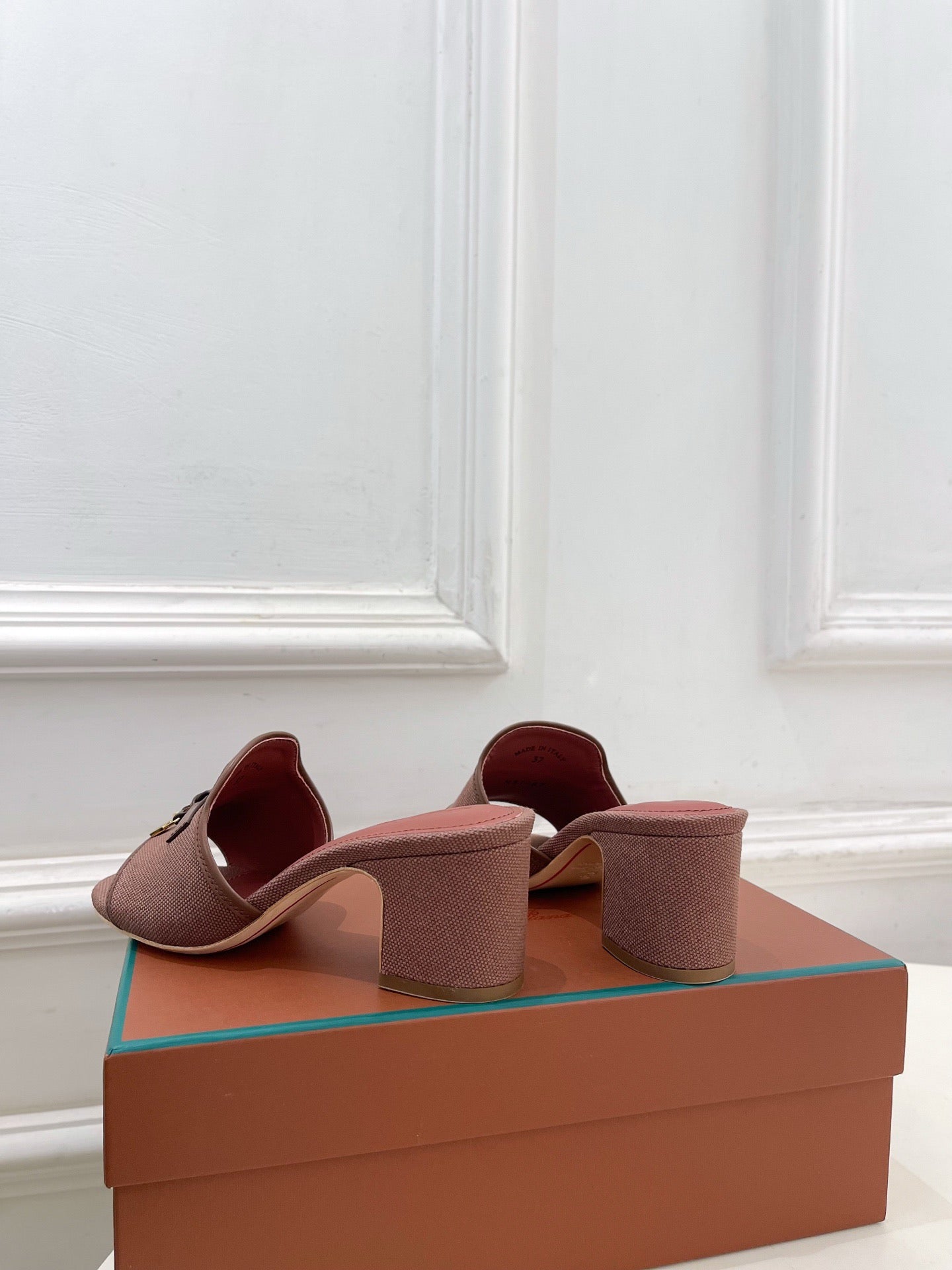 LP Sandals